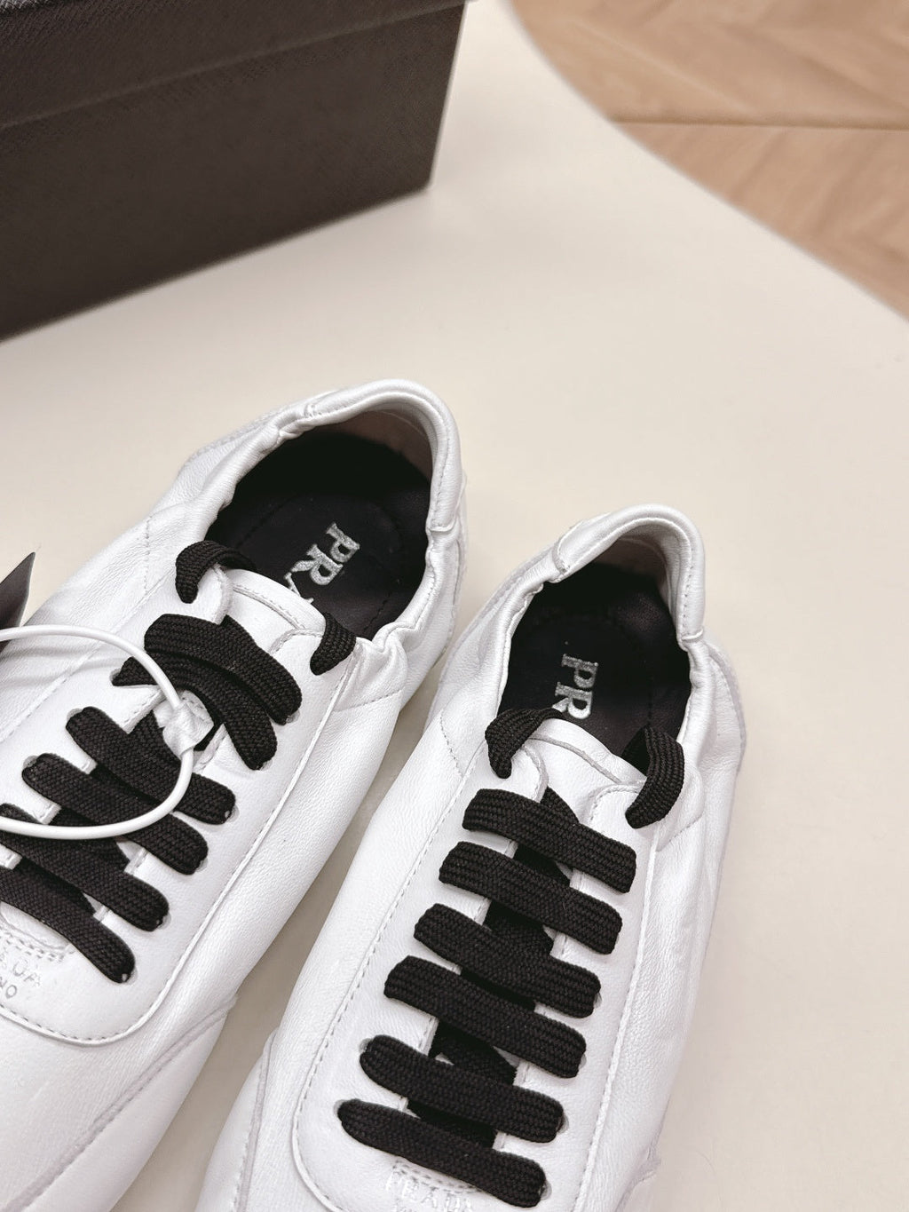 P-Sneakers