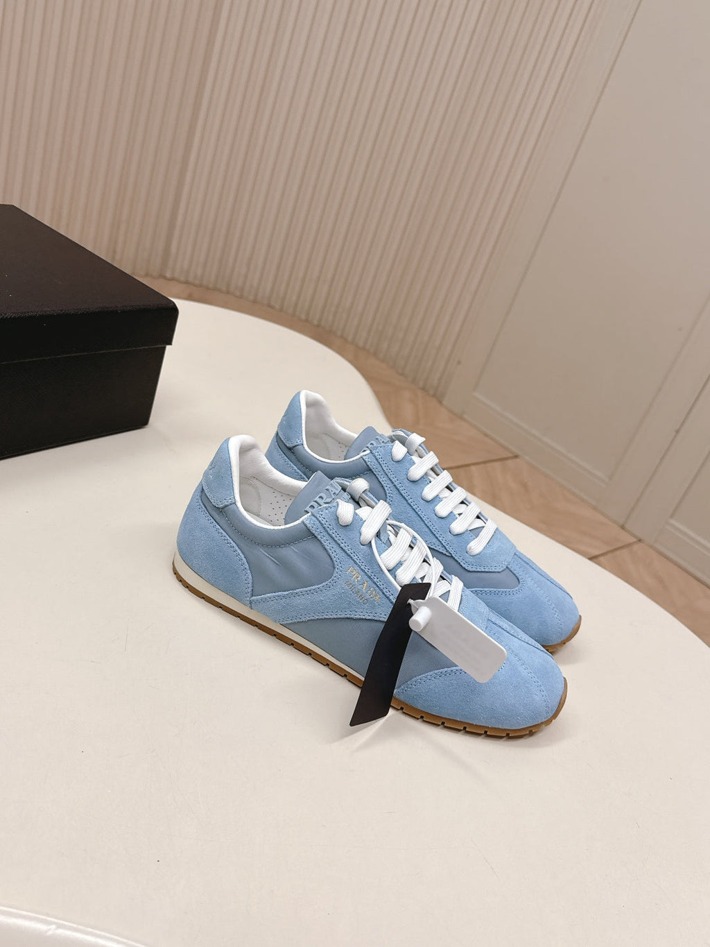 P-Sneakers