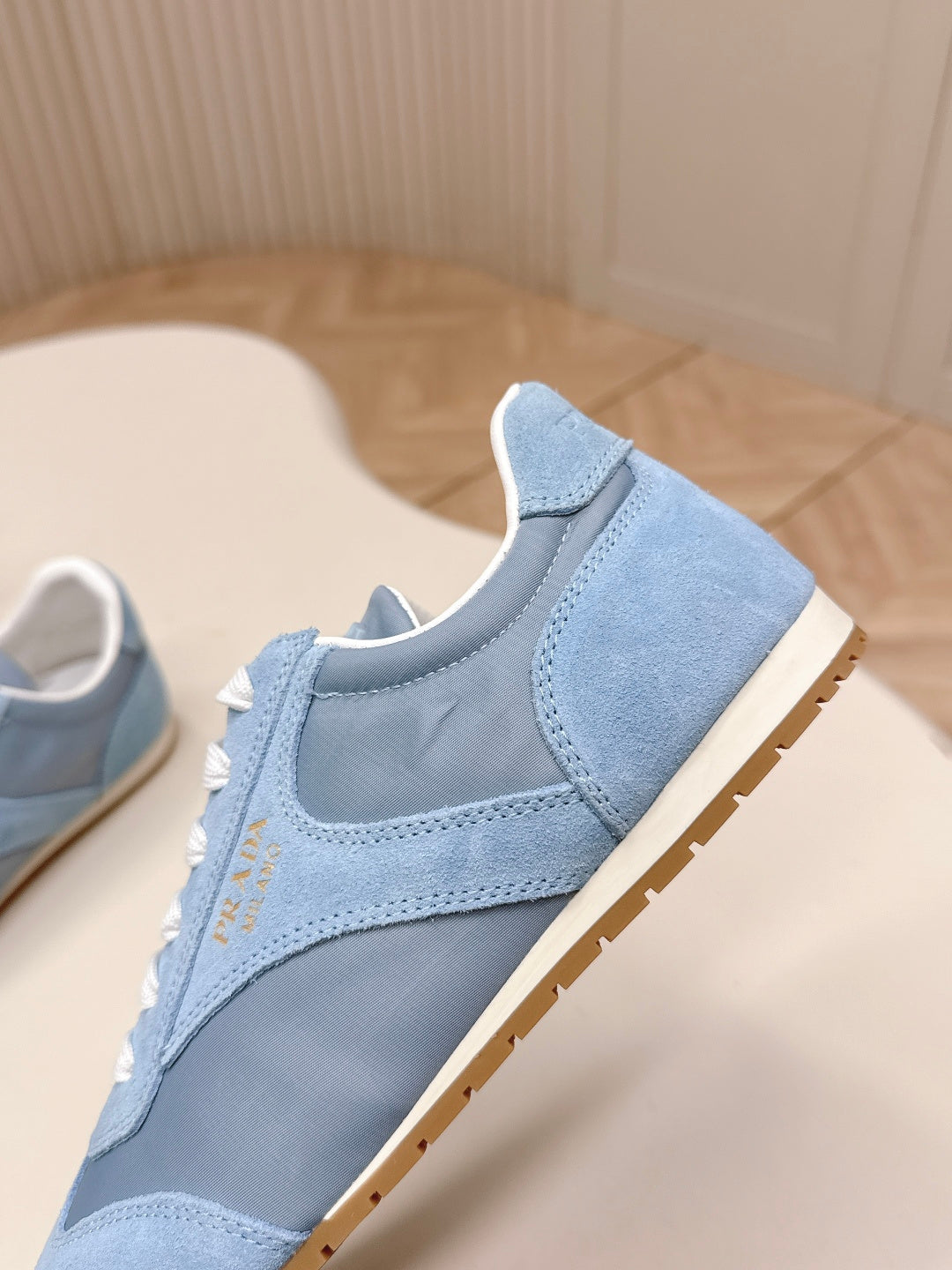P-Sneakers