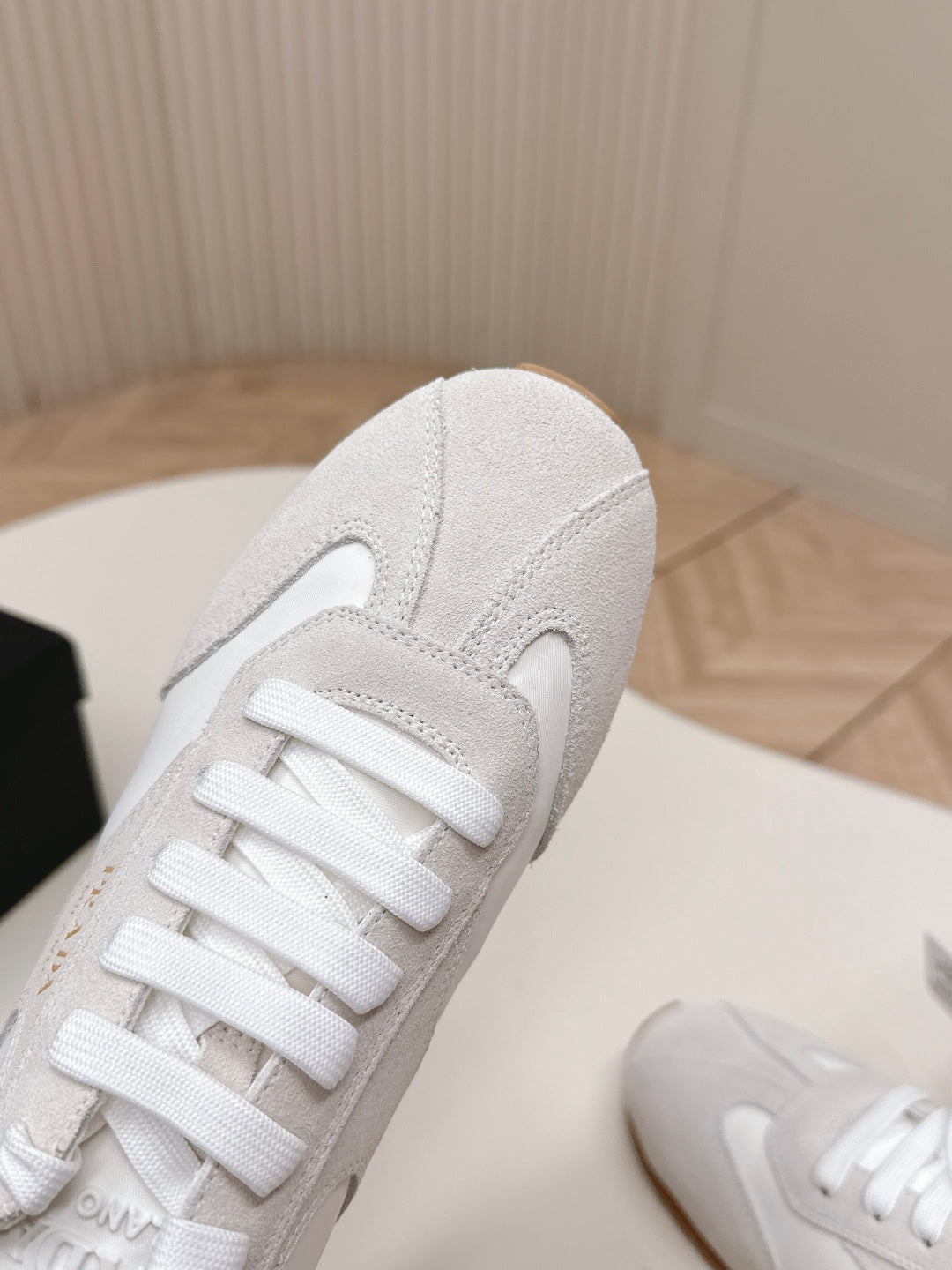 P-Sneakers