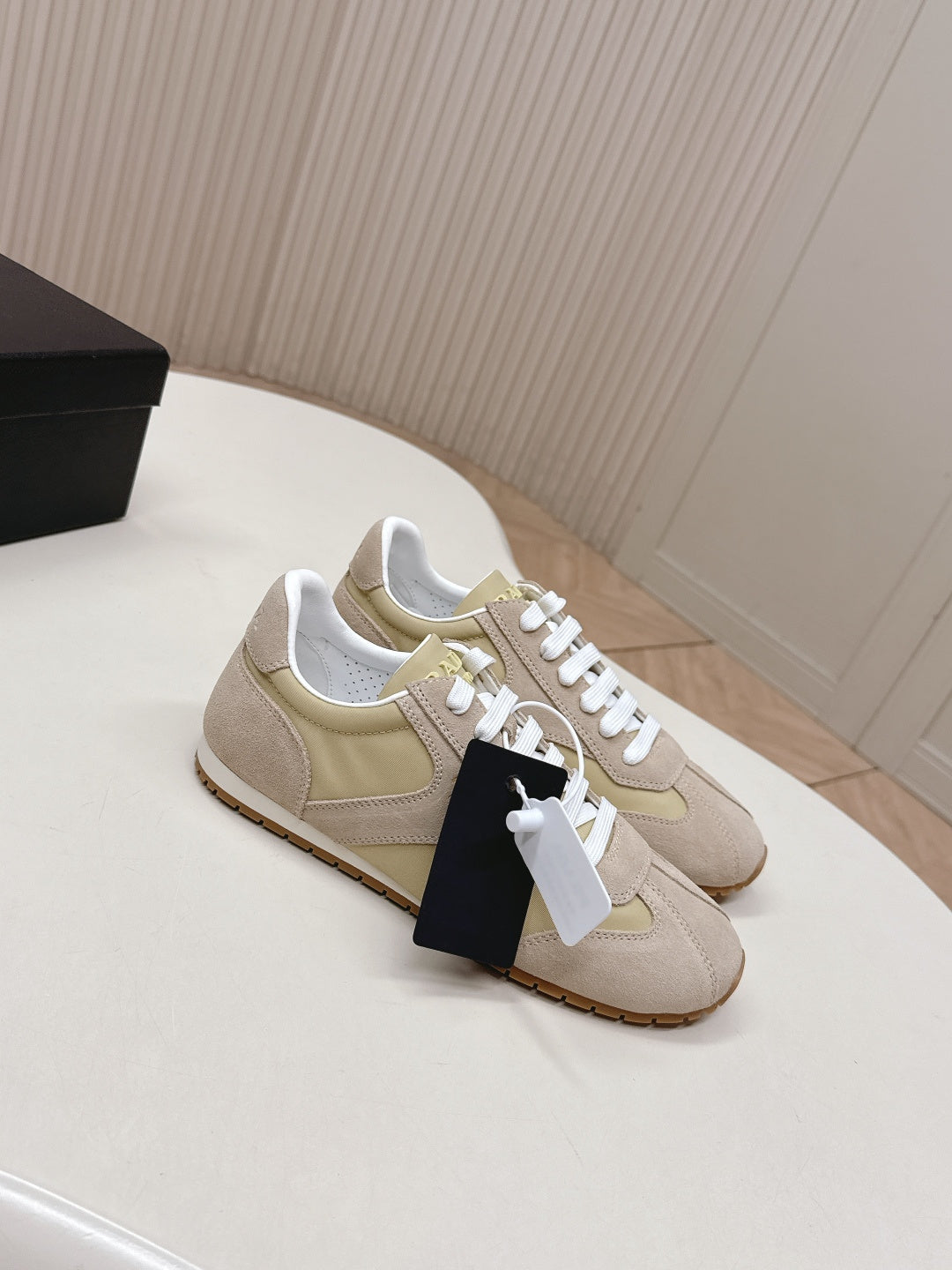 P-Sneakers