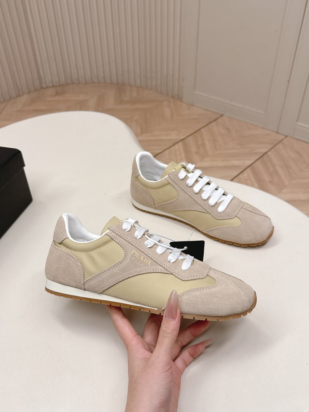 P-Sneakers