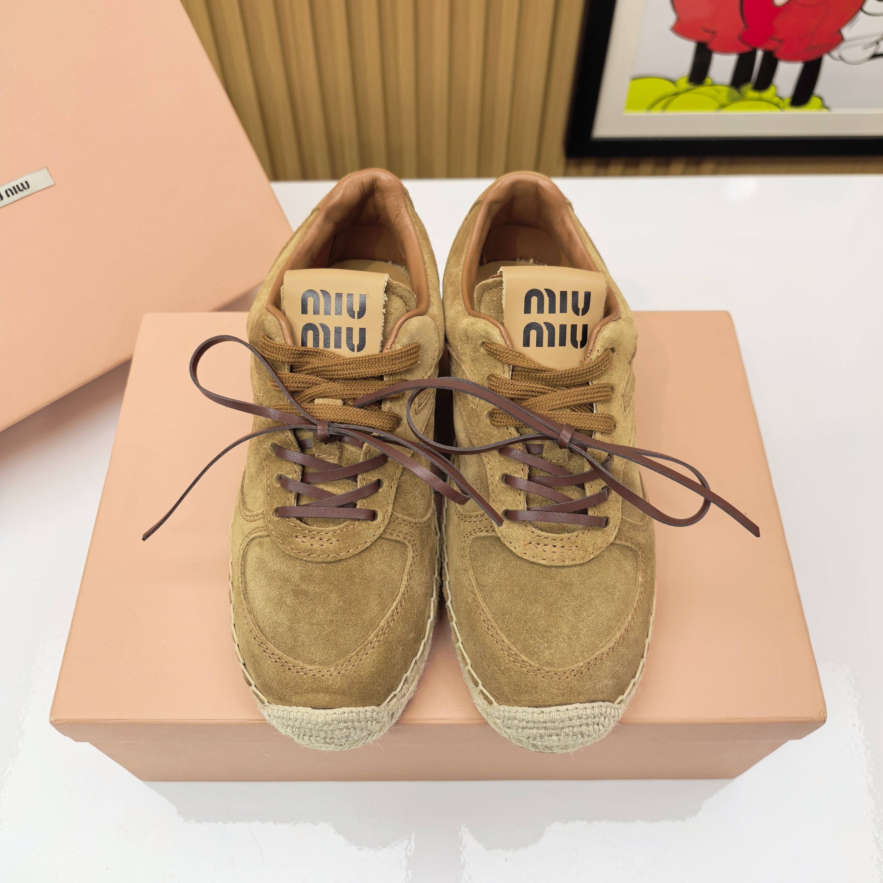 M-Sneakers