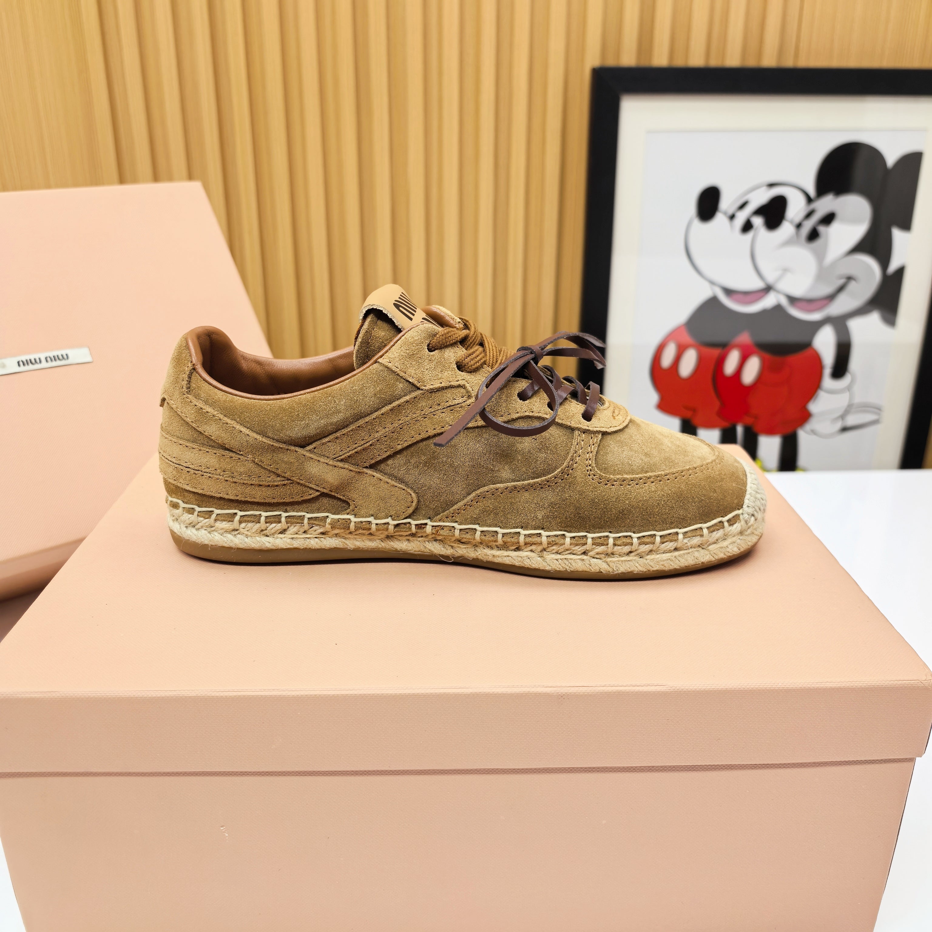 M-Sneakers