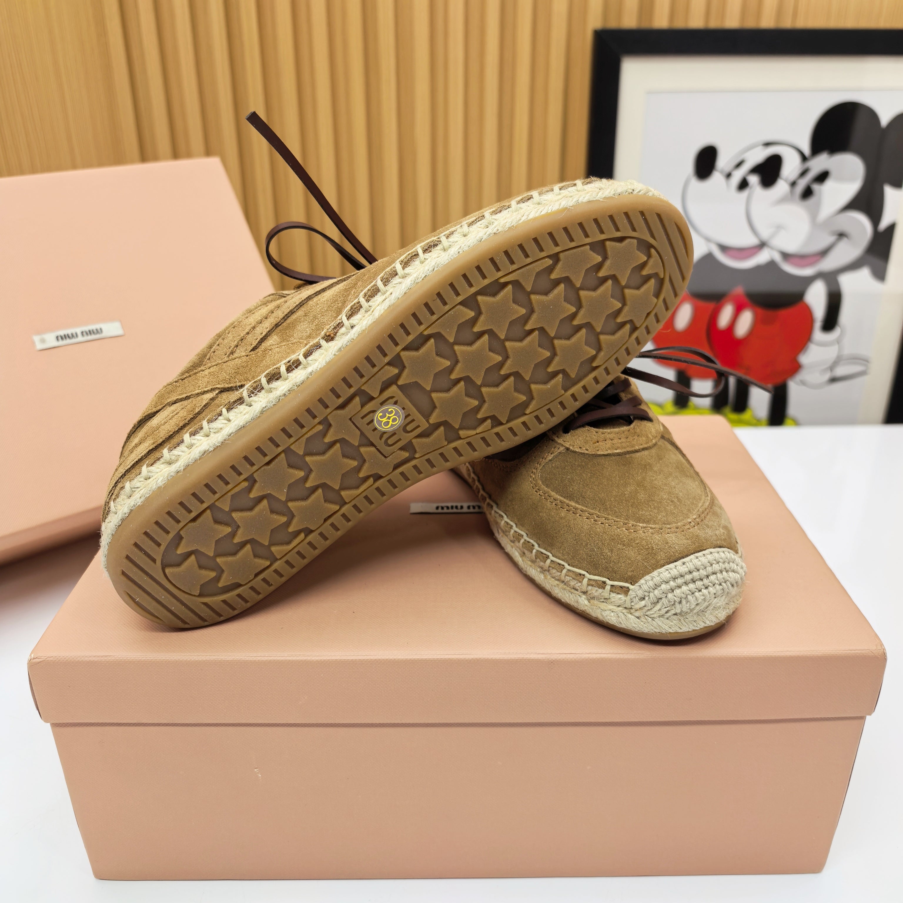 M-Sneakers