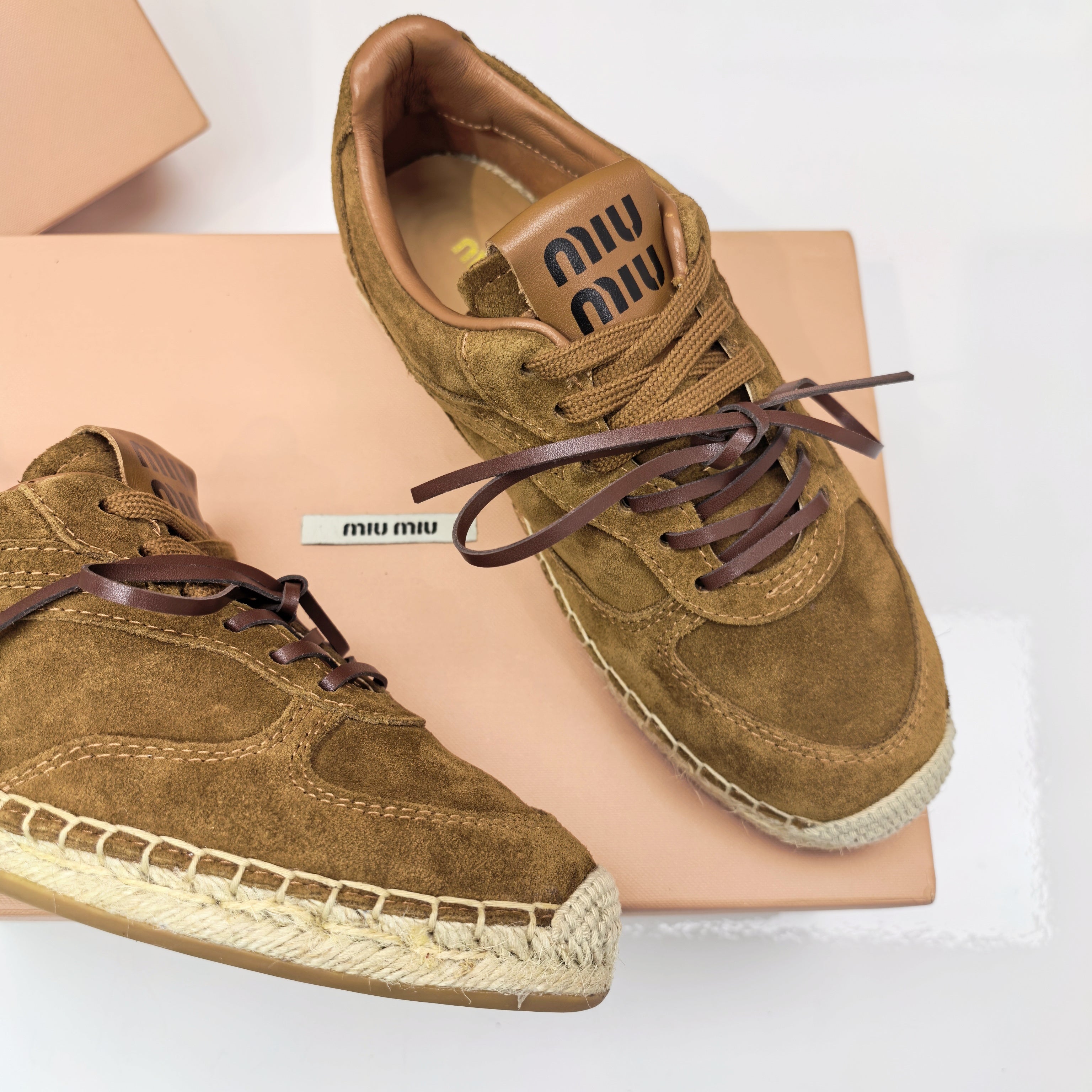 M-Sneakers