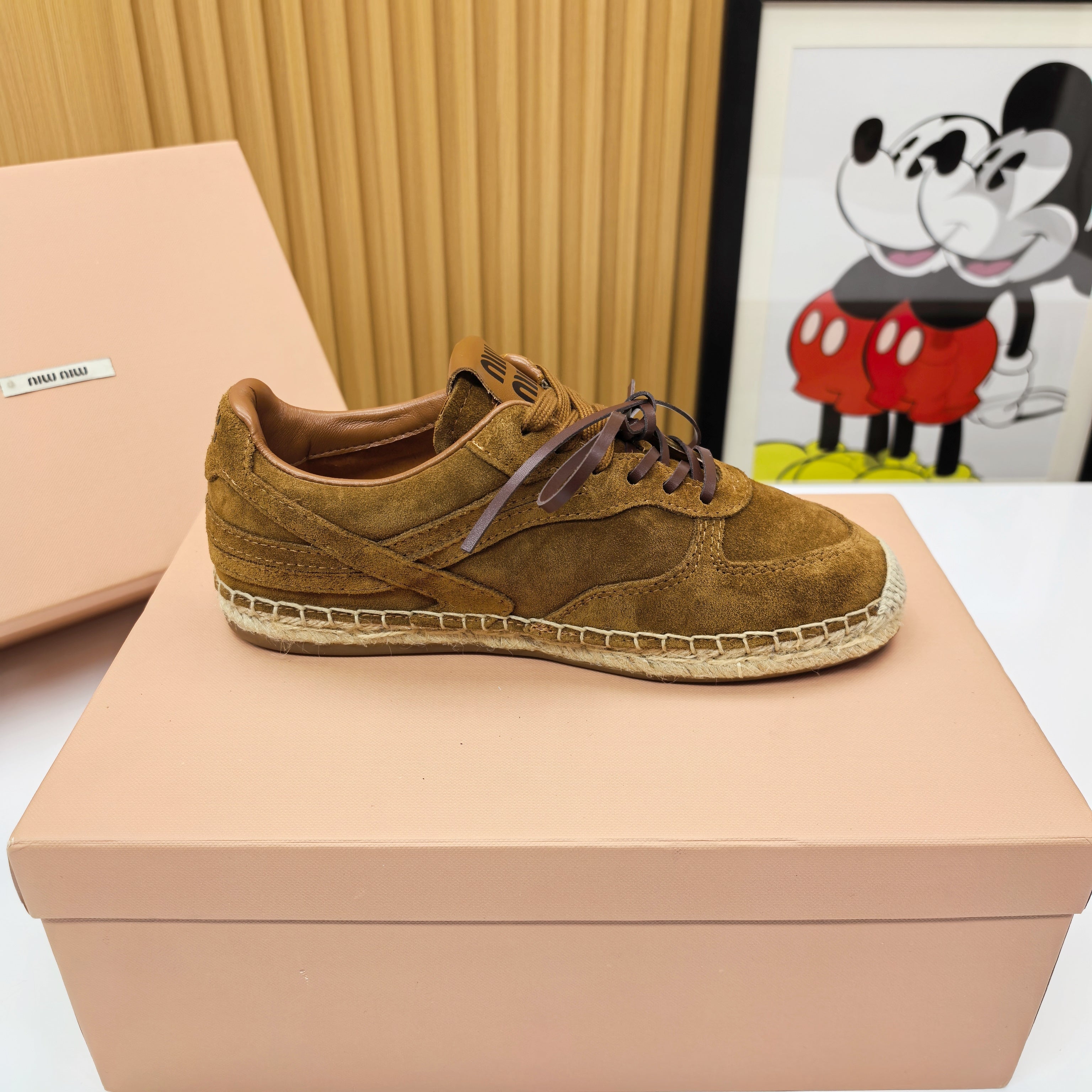 M-Sneakers