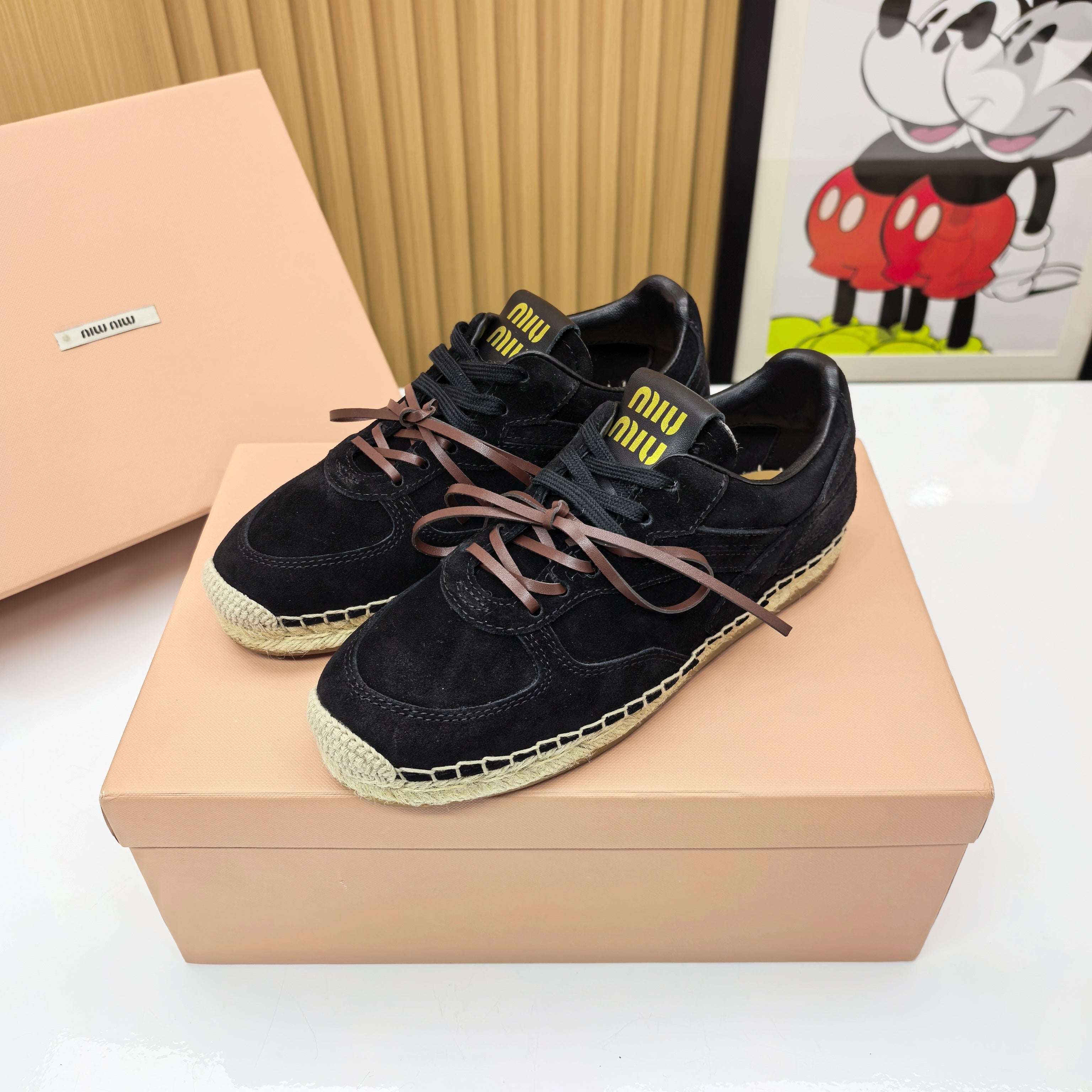 M-Sneakers