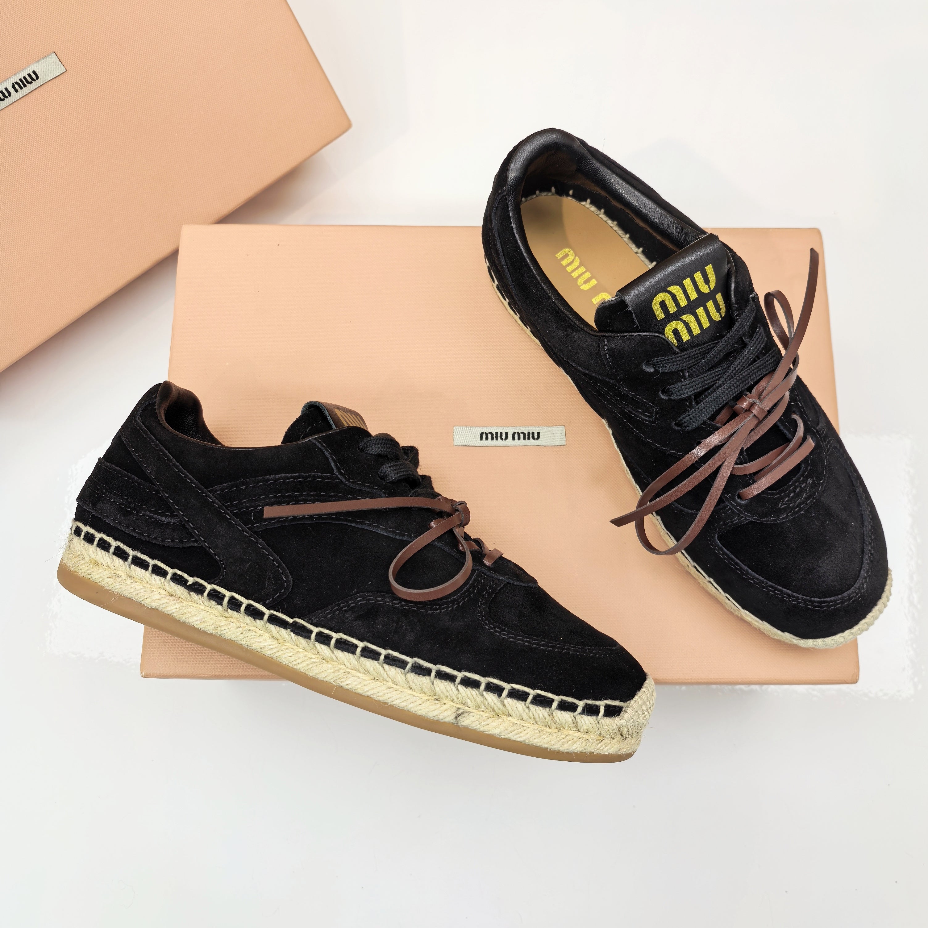 M-Sneakers