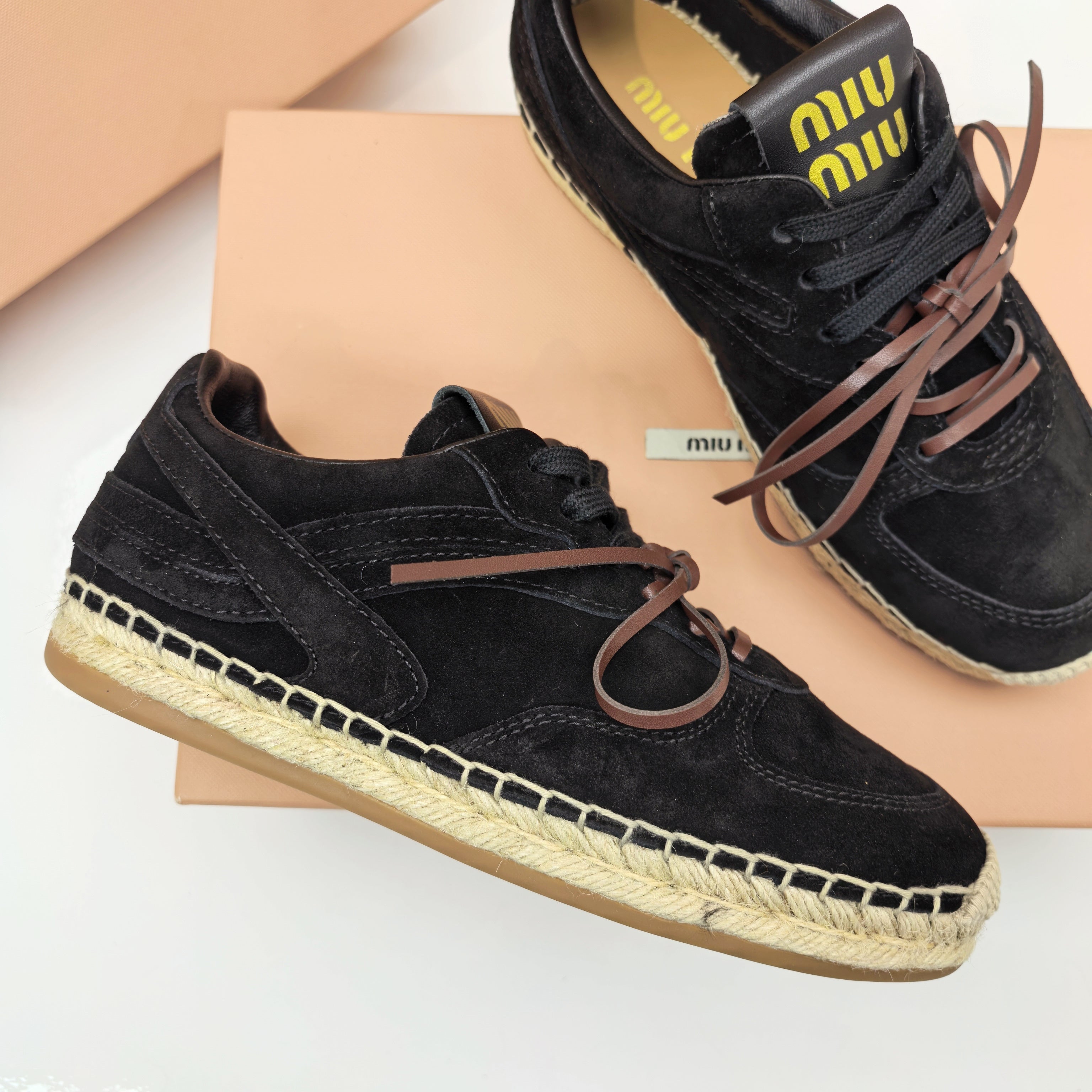 M-Sneakers