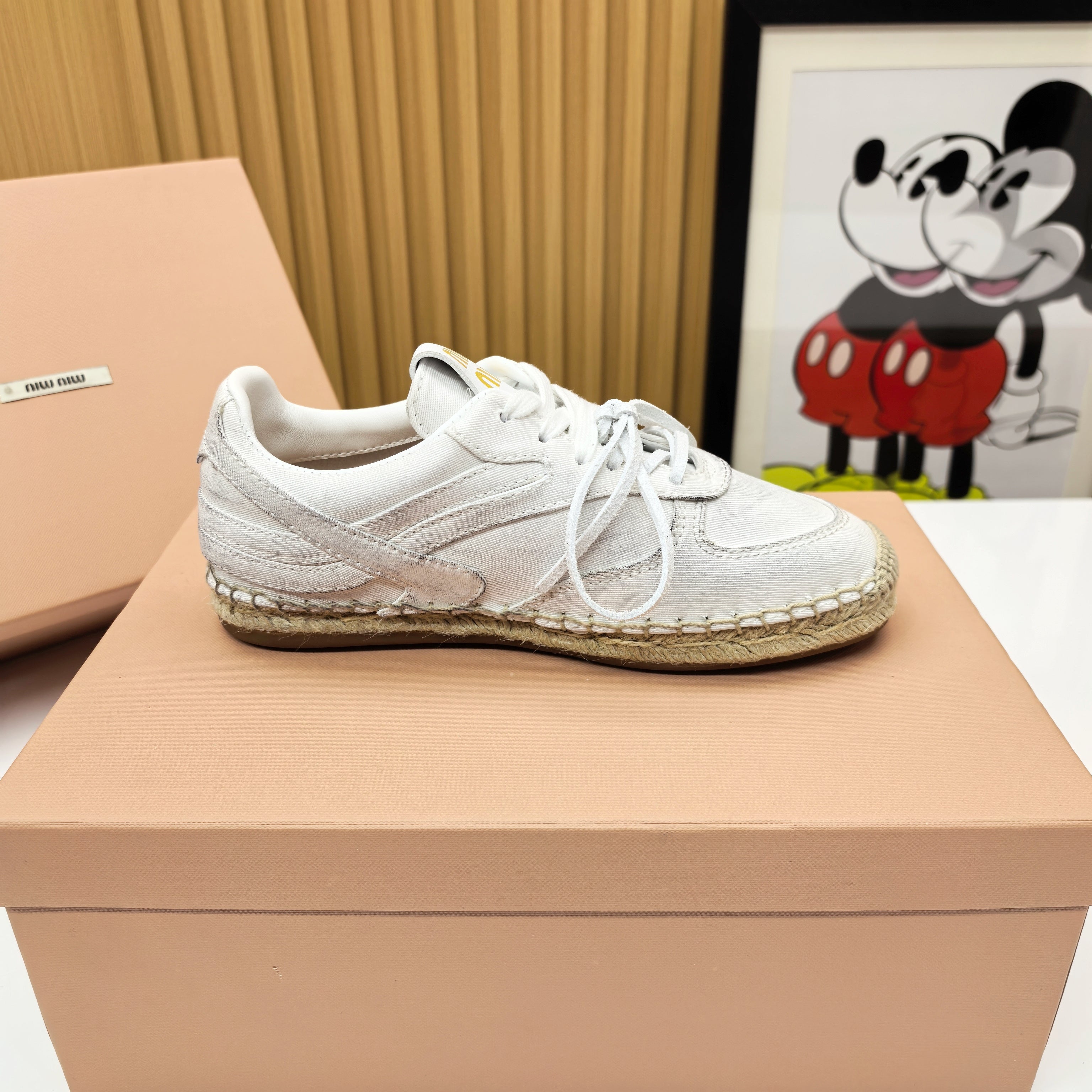M-Sneakers