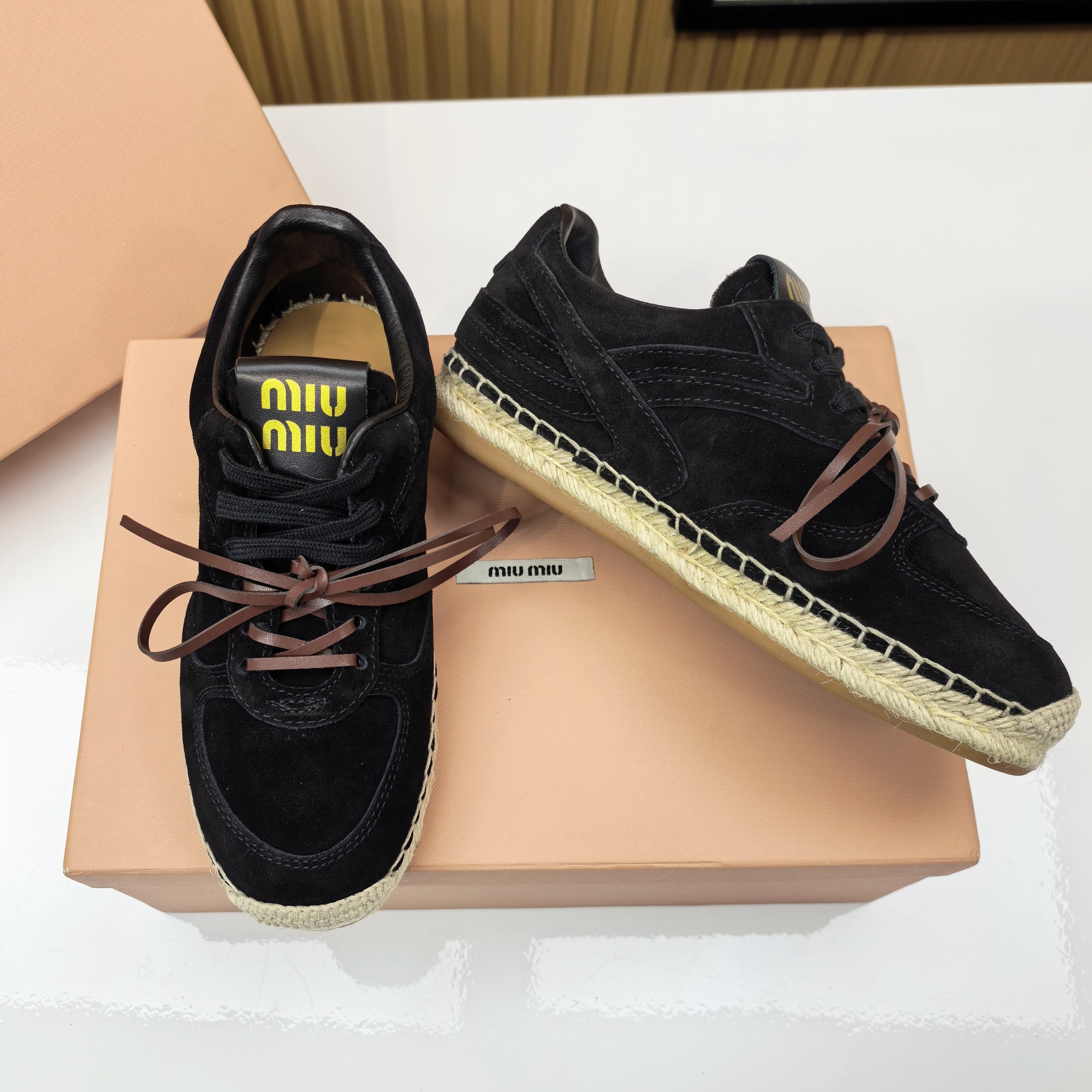 M-Sneakers