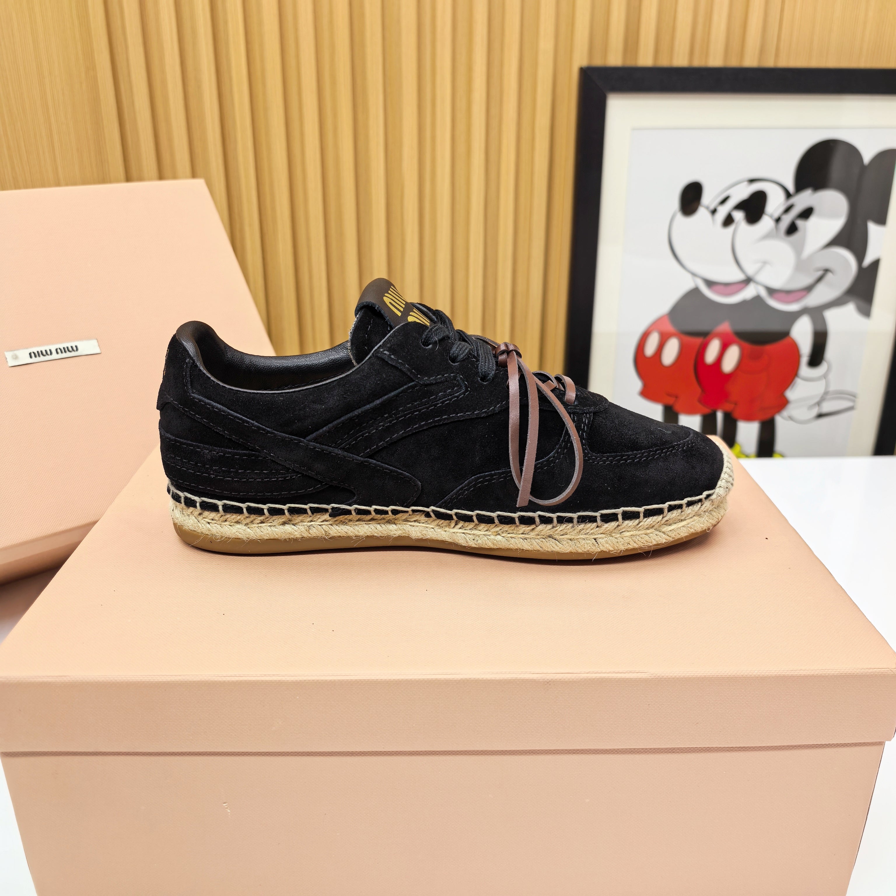 M-Sneakers