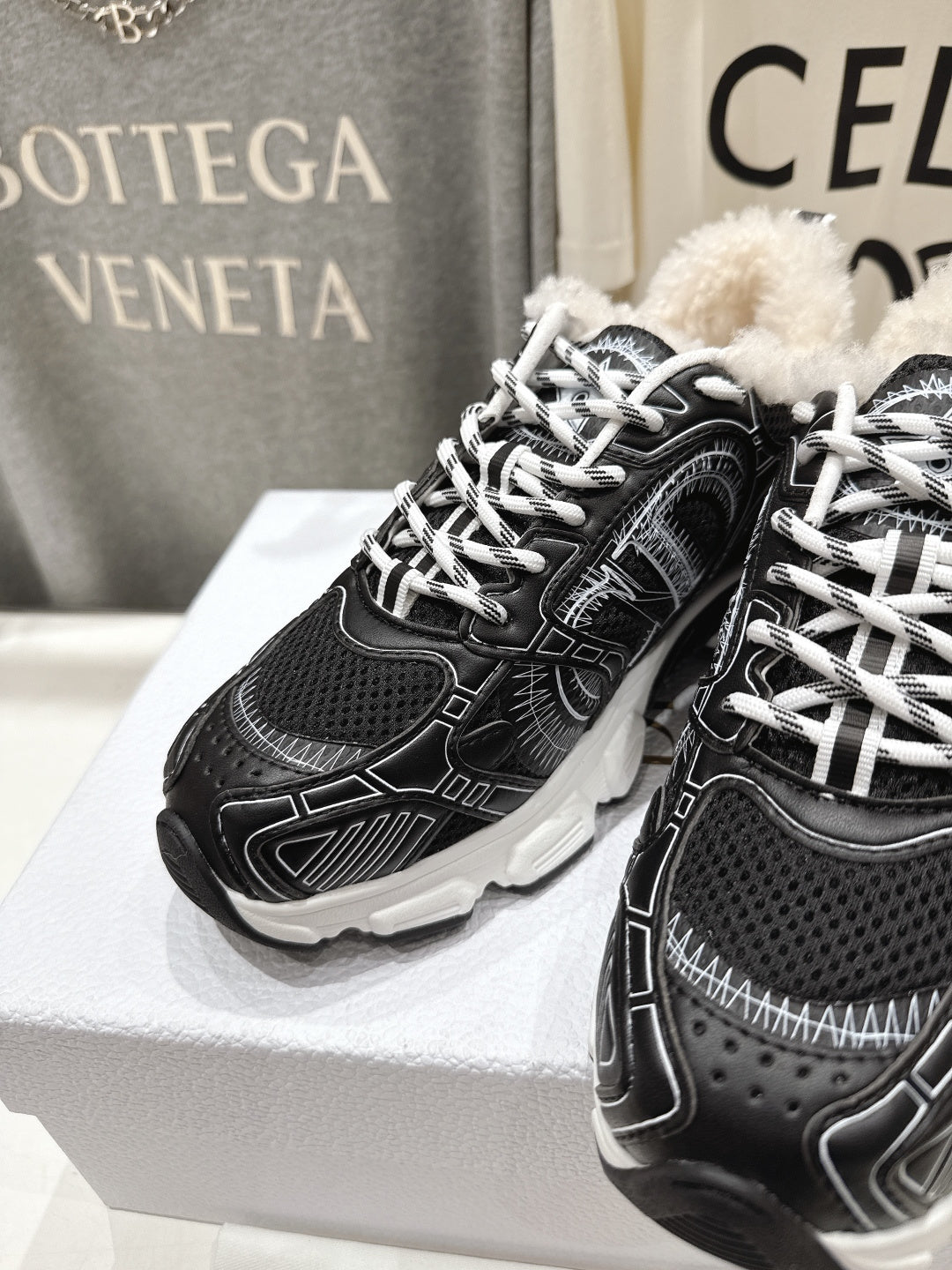 D-Sneakers