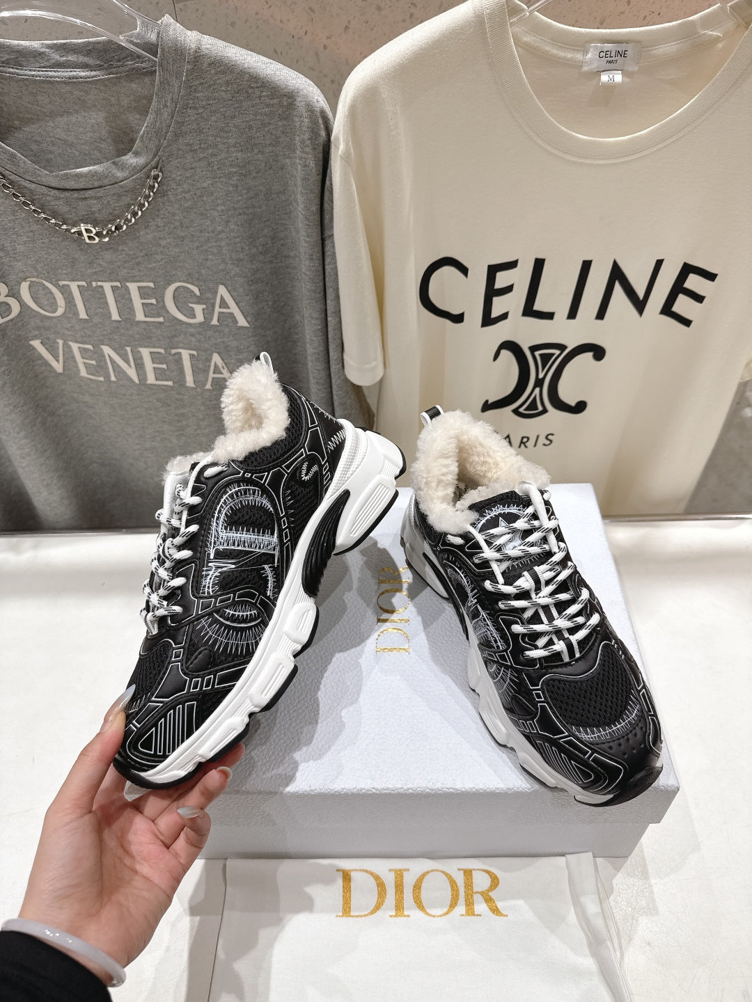 D-Sneakers