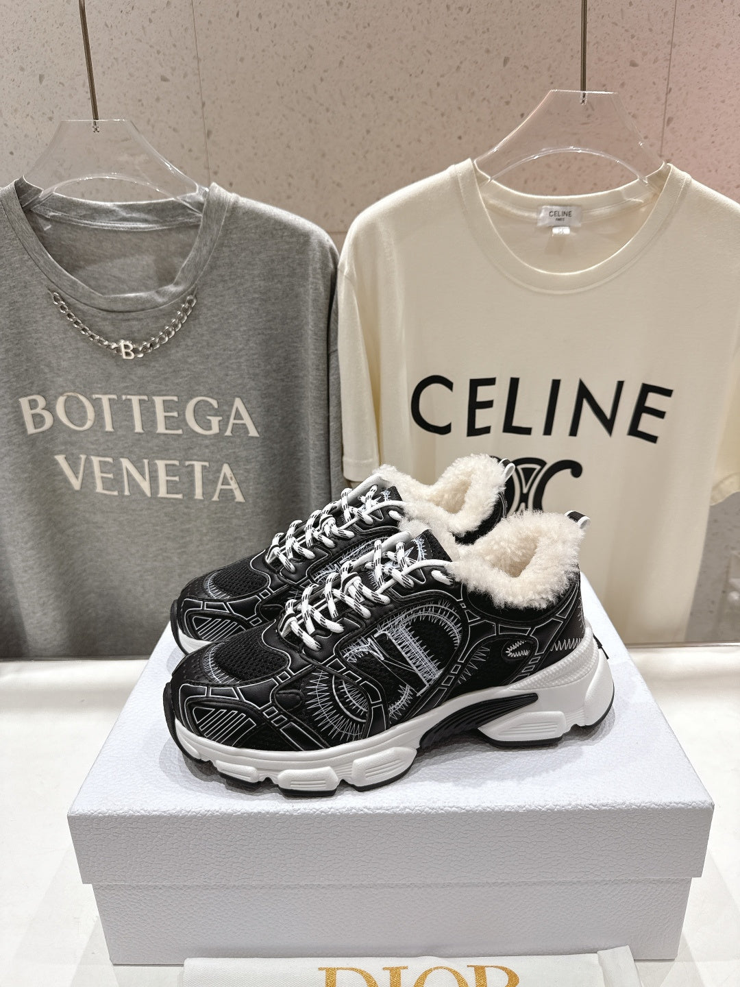 D-Sneakers