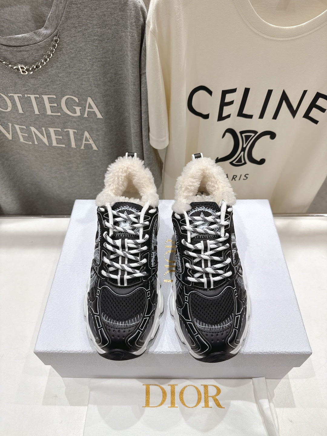 D-Sneakers