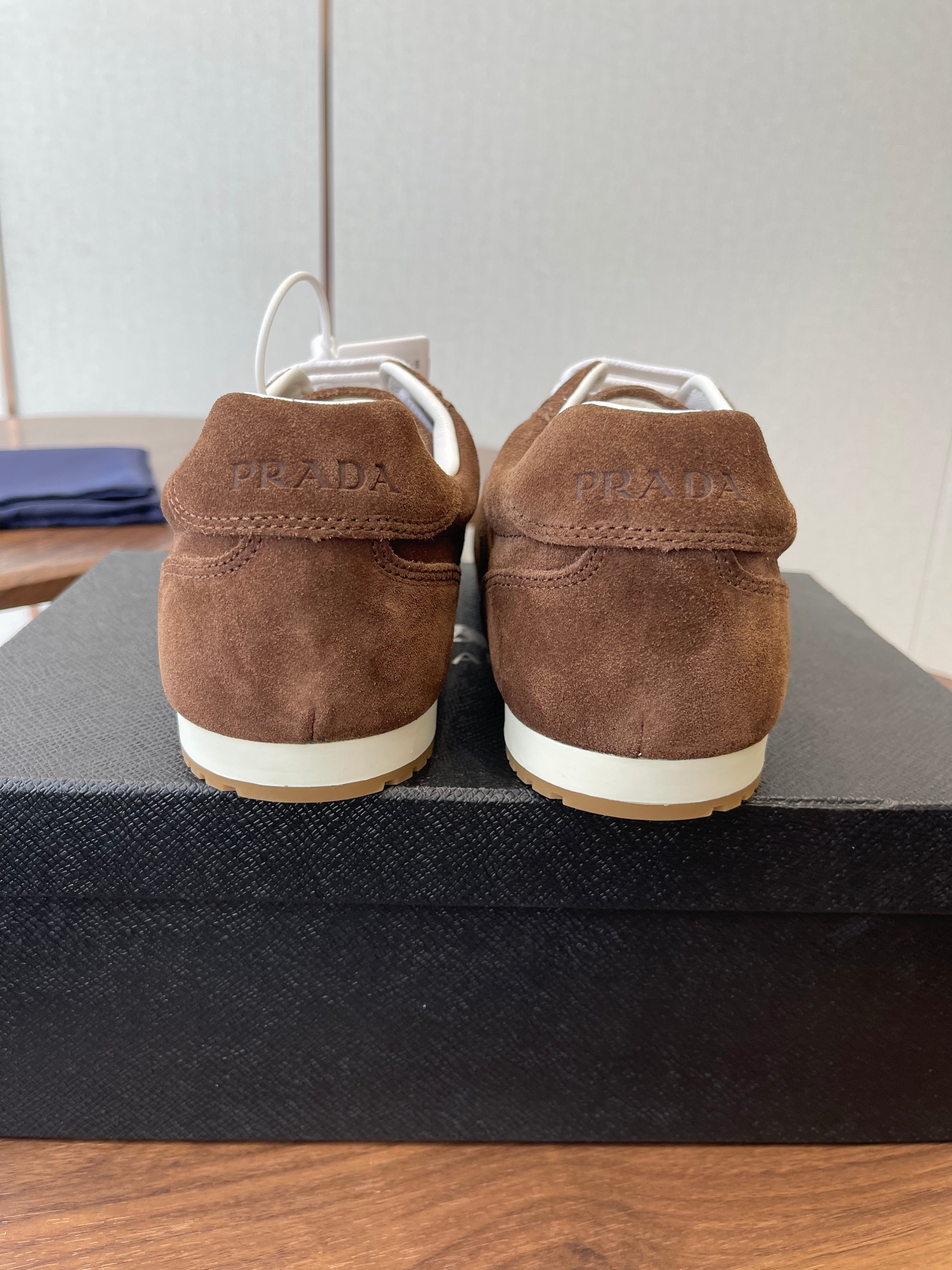 P-Sneakers