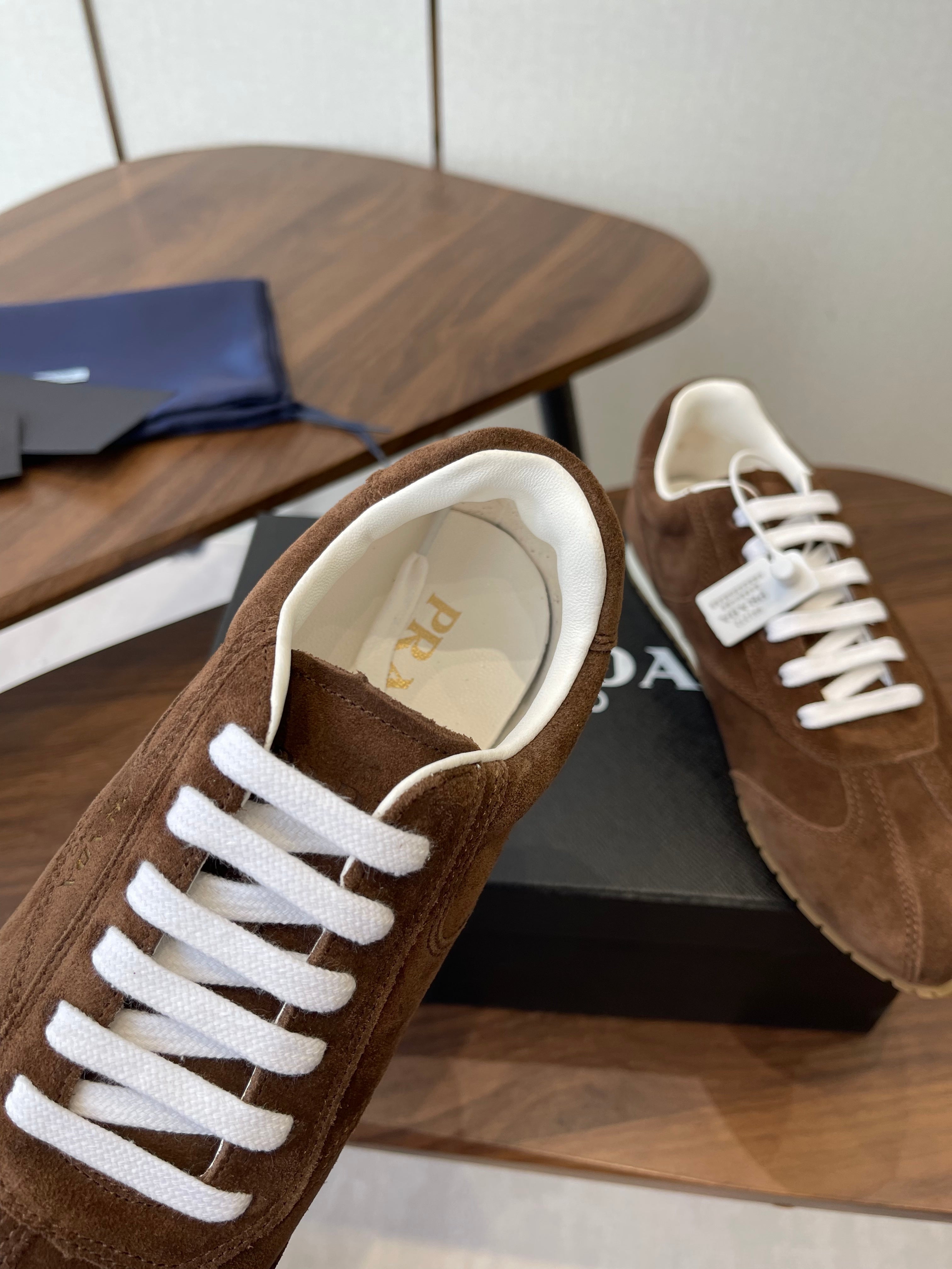 P-Sneakers