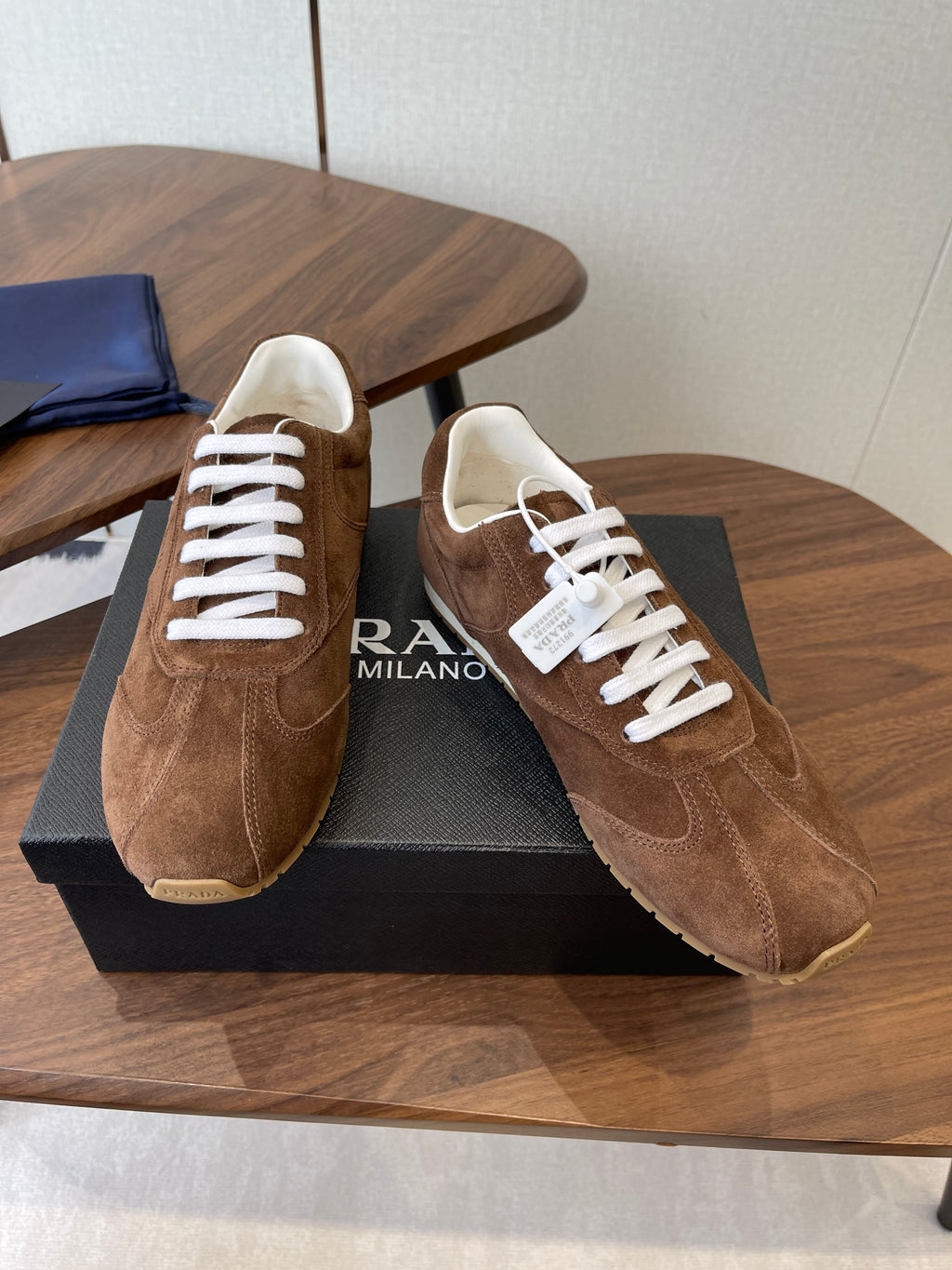 P-Sneakers