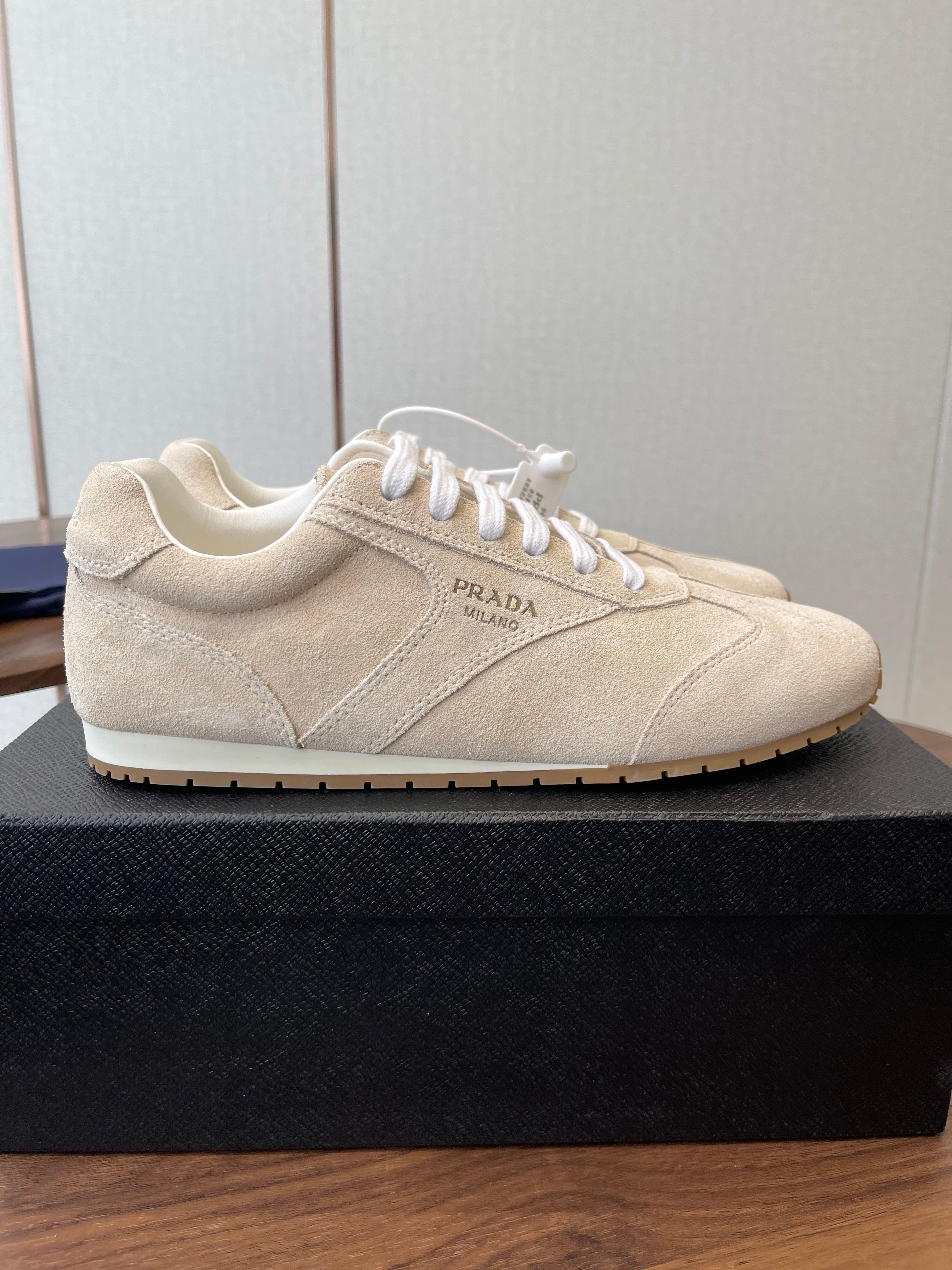P-Sneakers