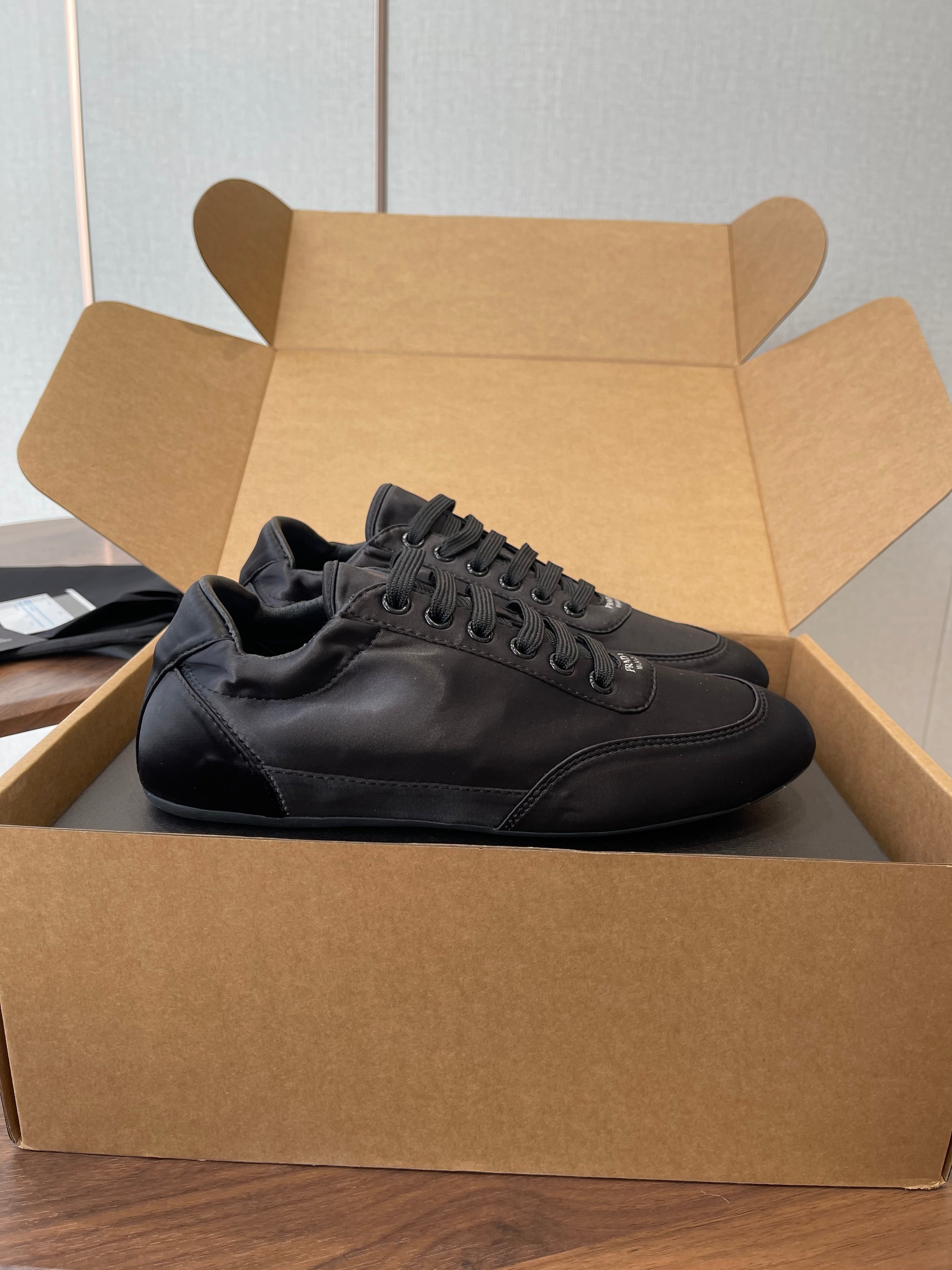 P-Sneakers