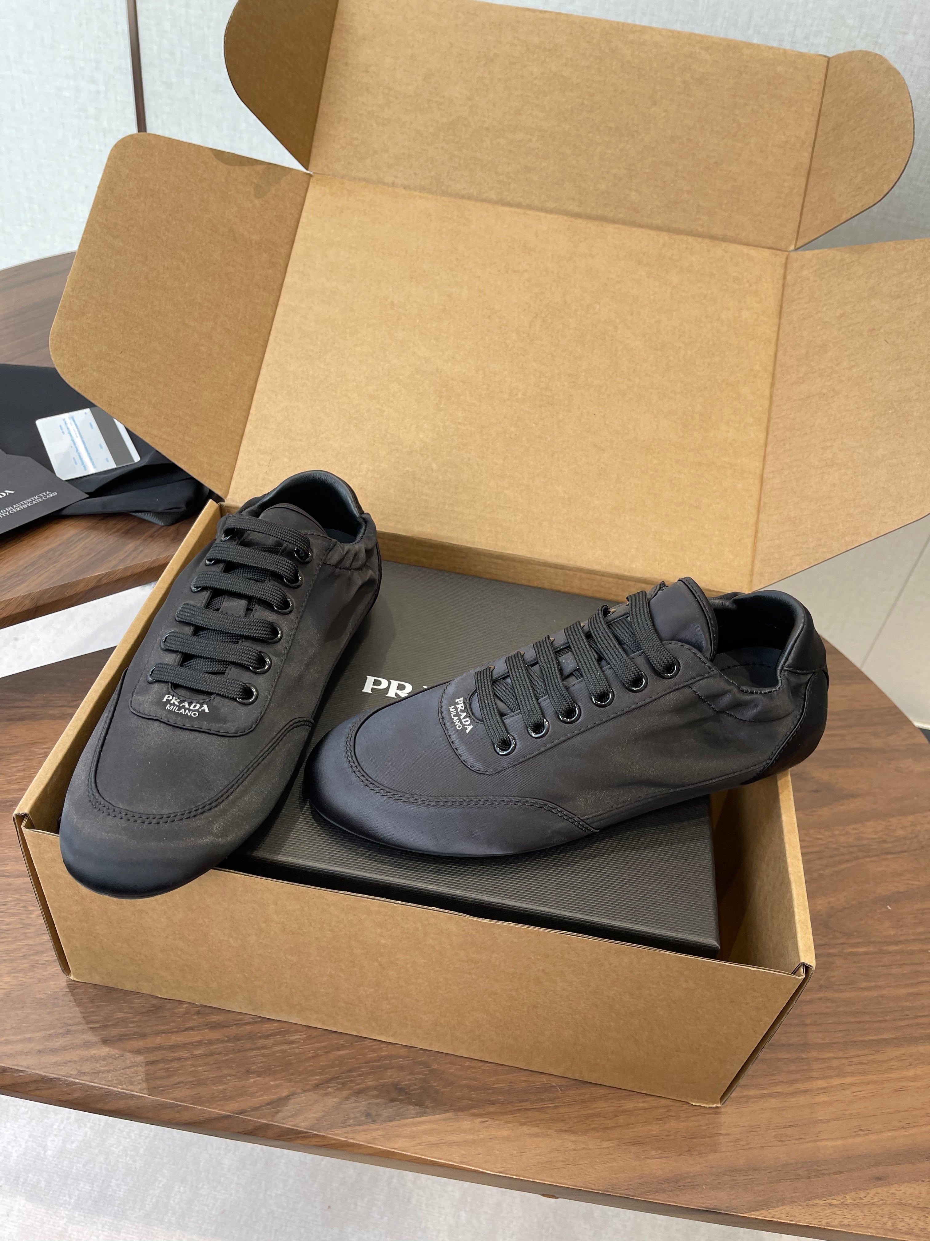 P-Sneakers