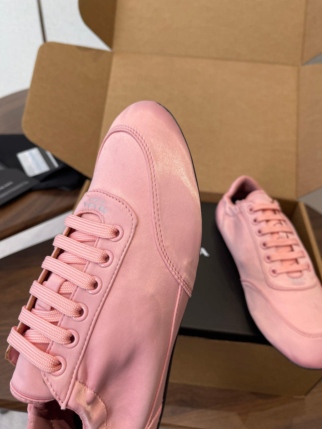 P-Sneakers