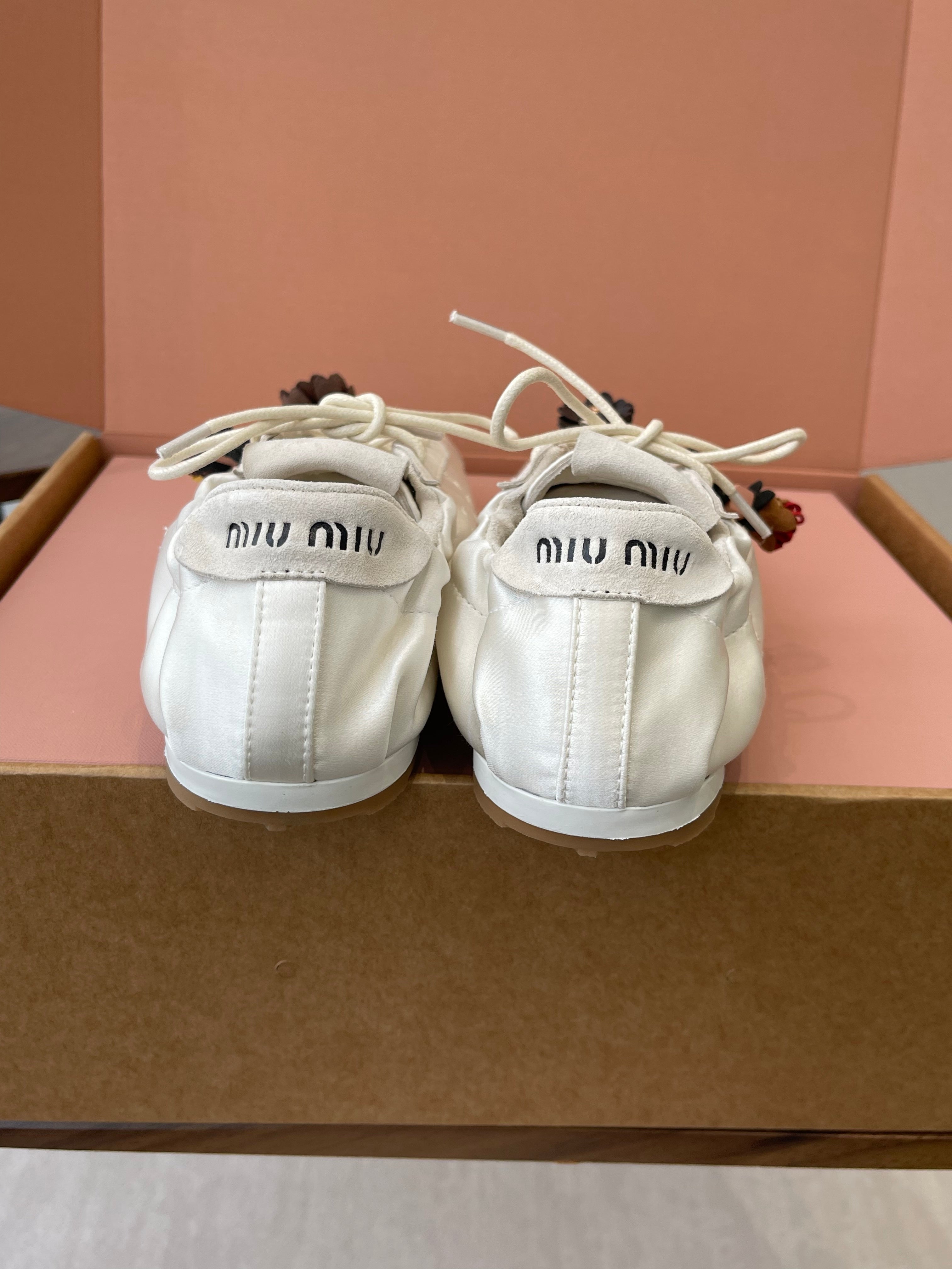 M-Sneakers