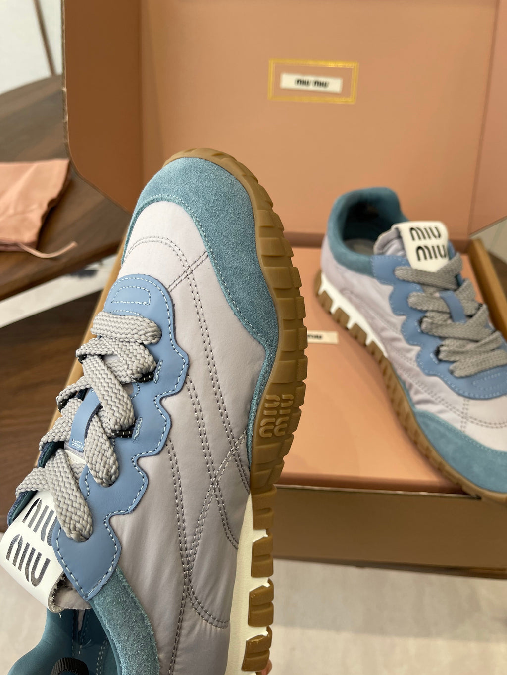 M-Sneakers