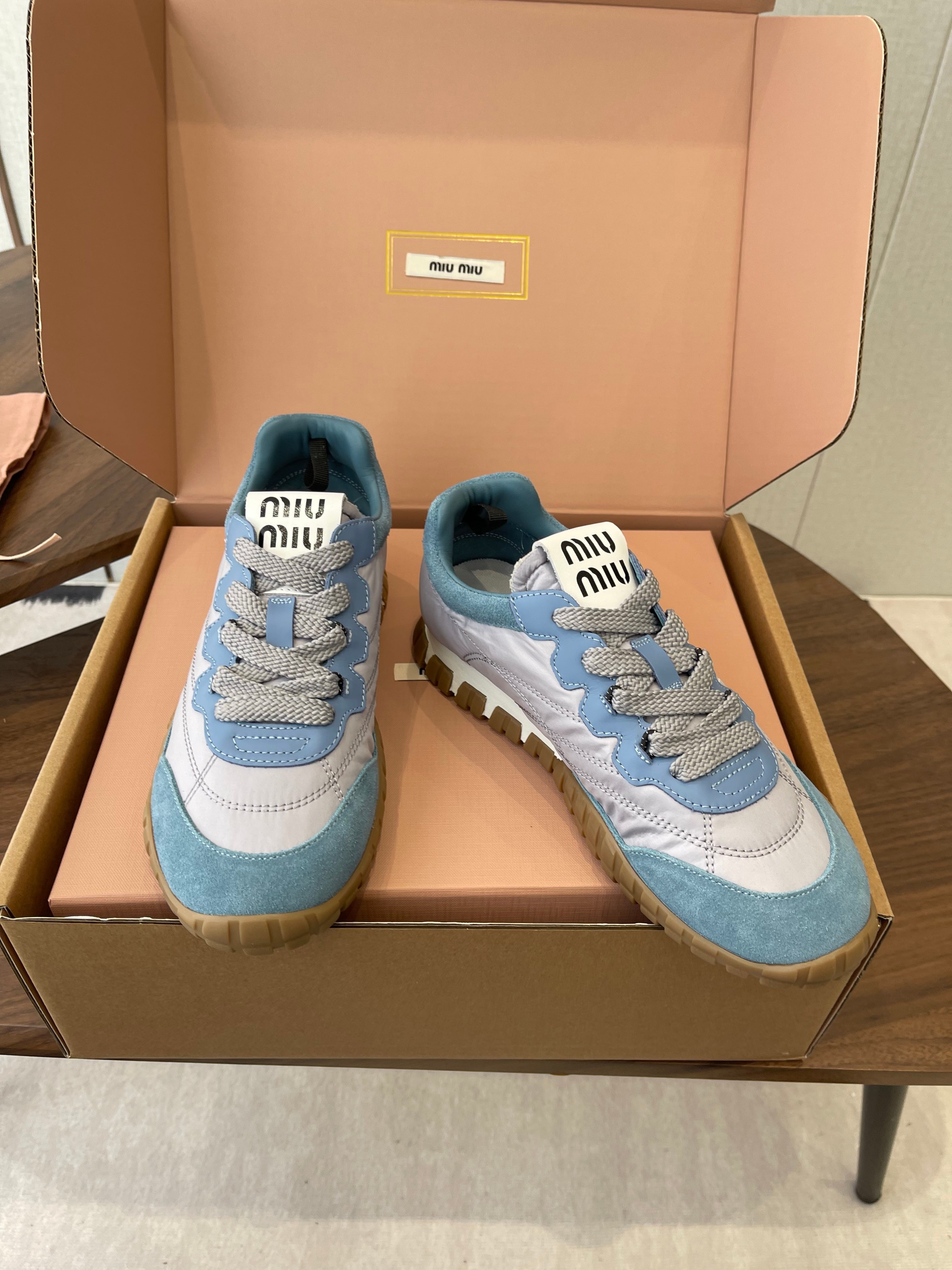 M-Sneakers