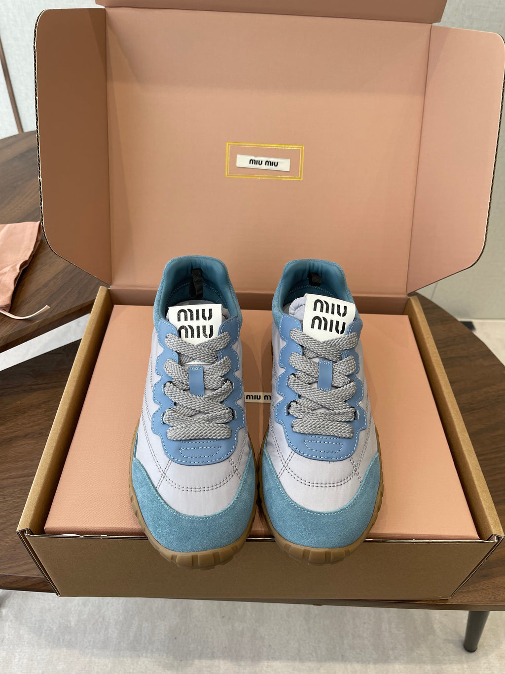 M-Sneakers