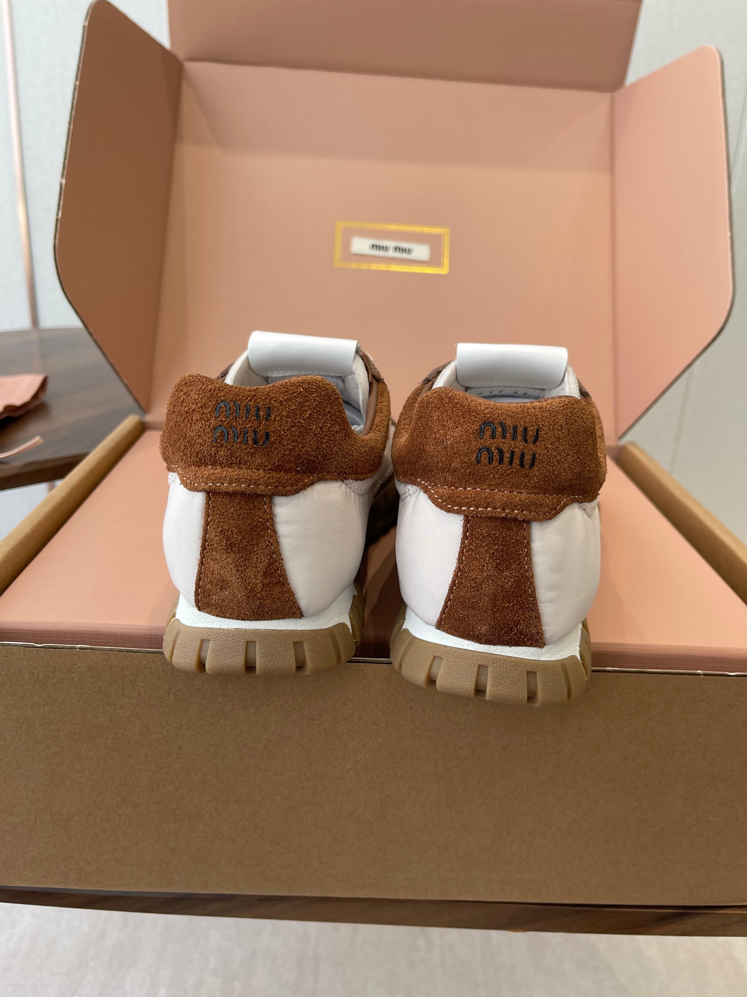 M-Sneakers