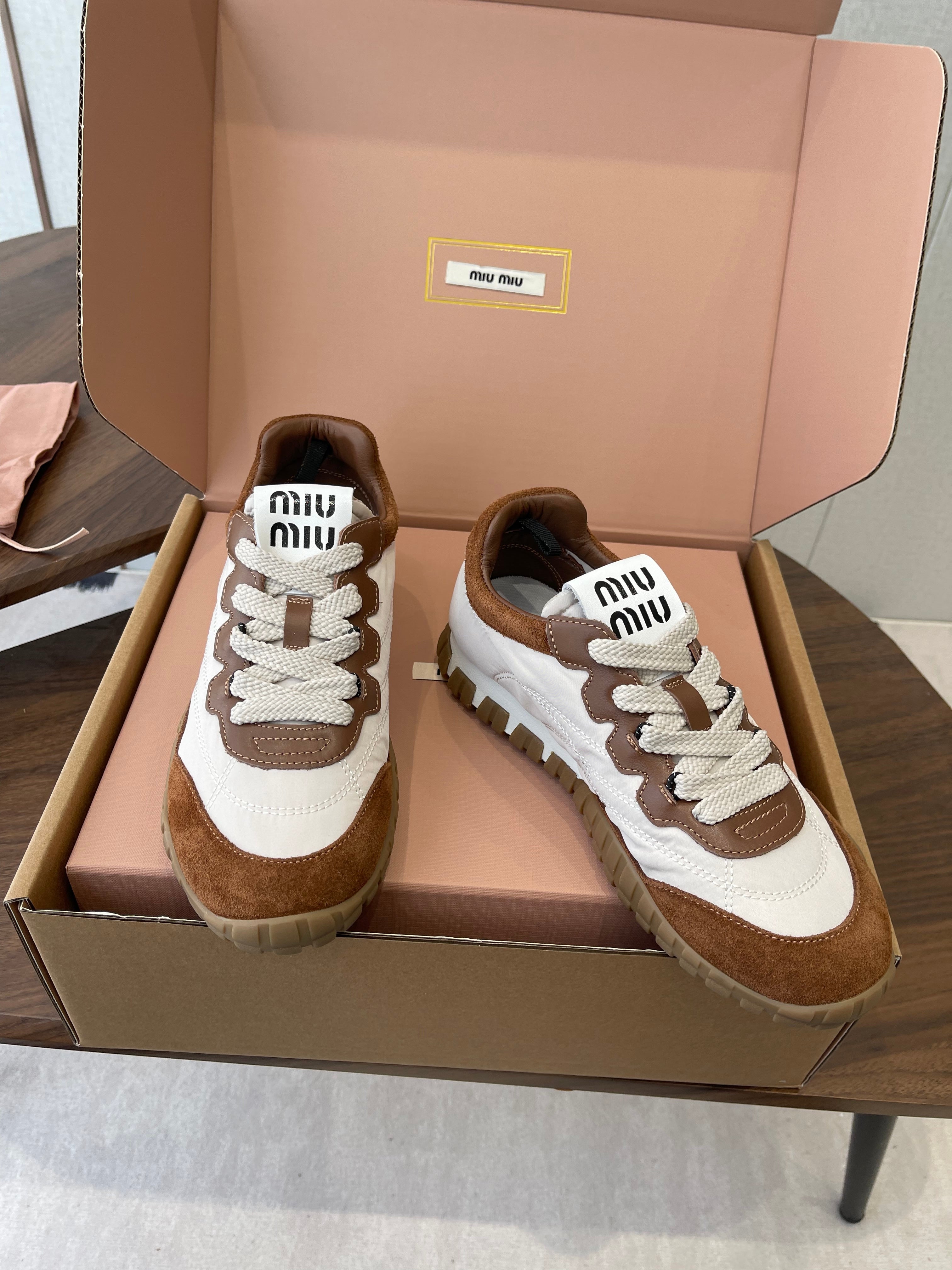 M-Sneakers