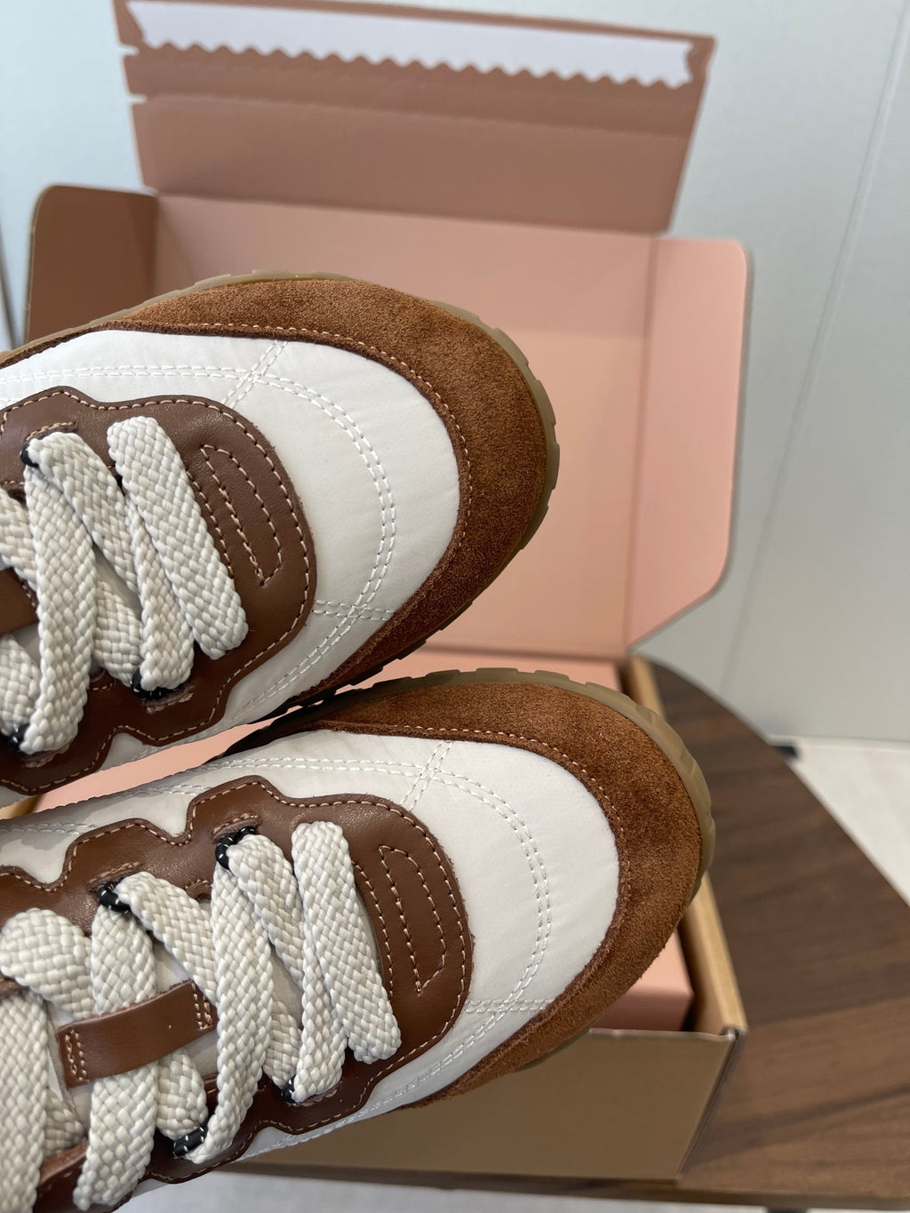 M-Sneakers