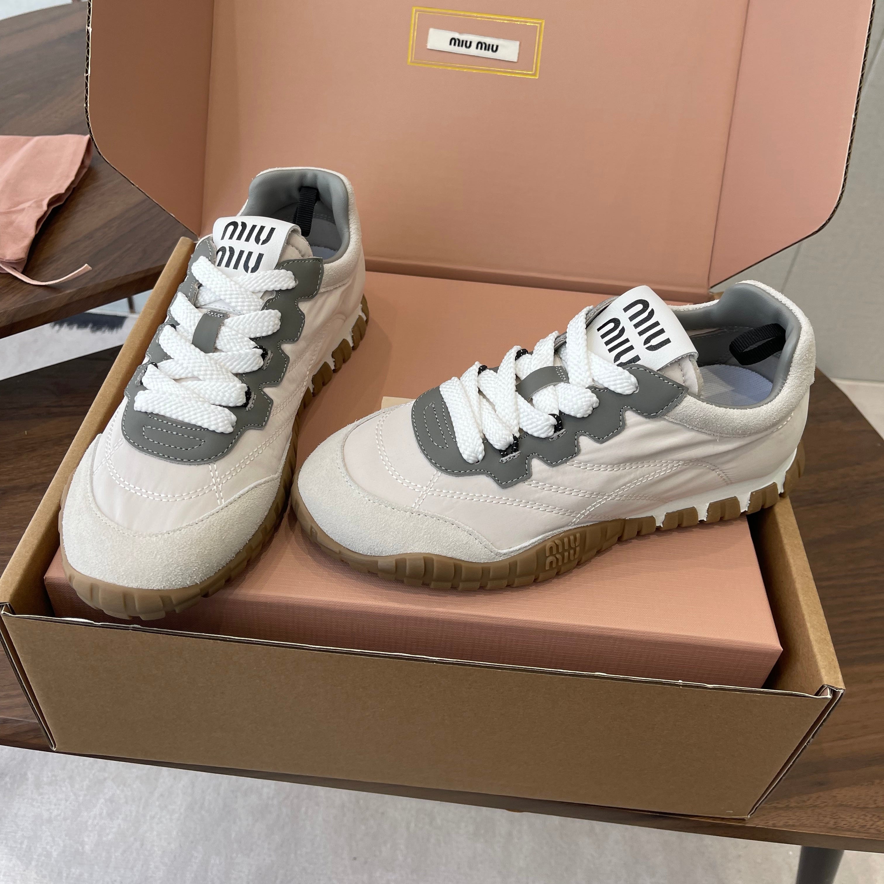 M-Sneakers
