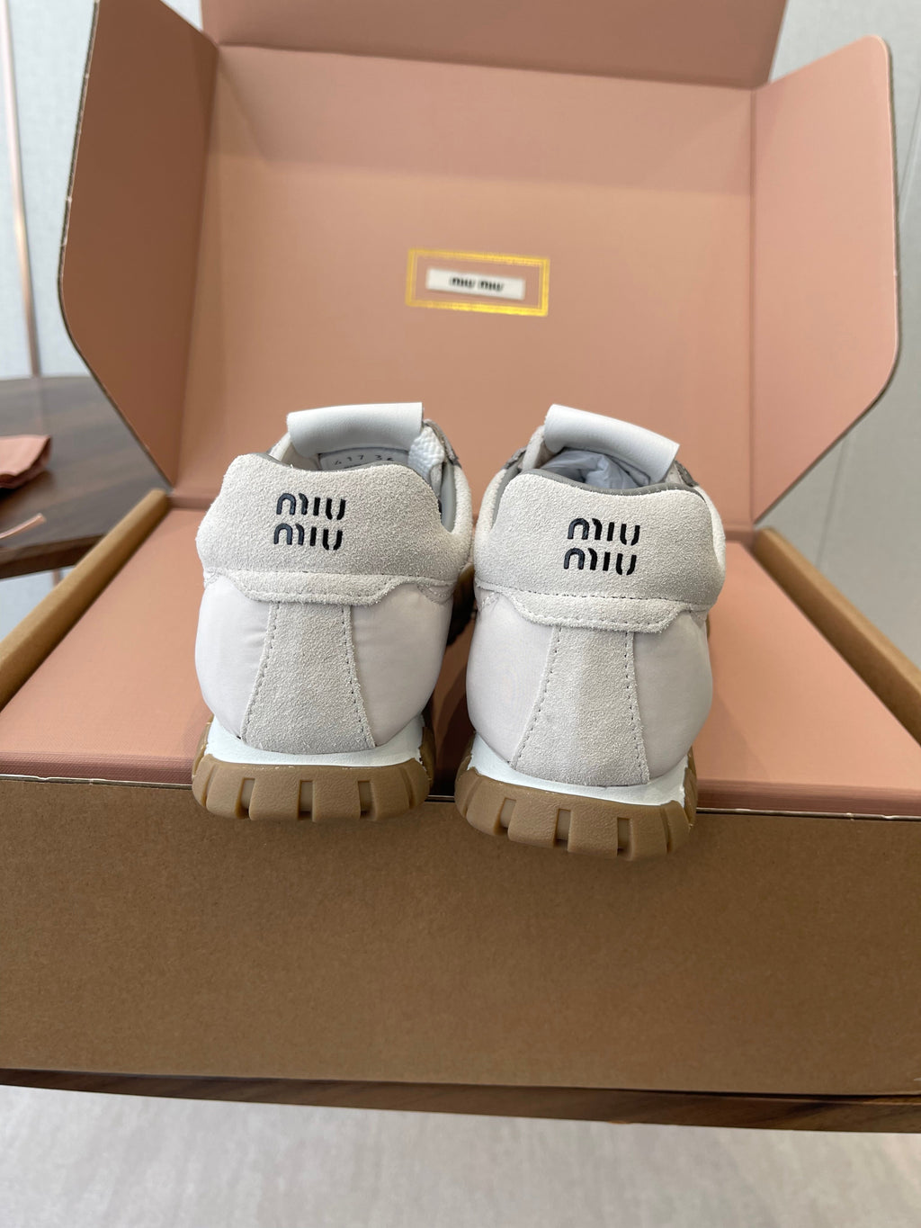 M-Sneakers