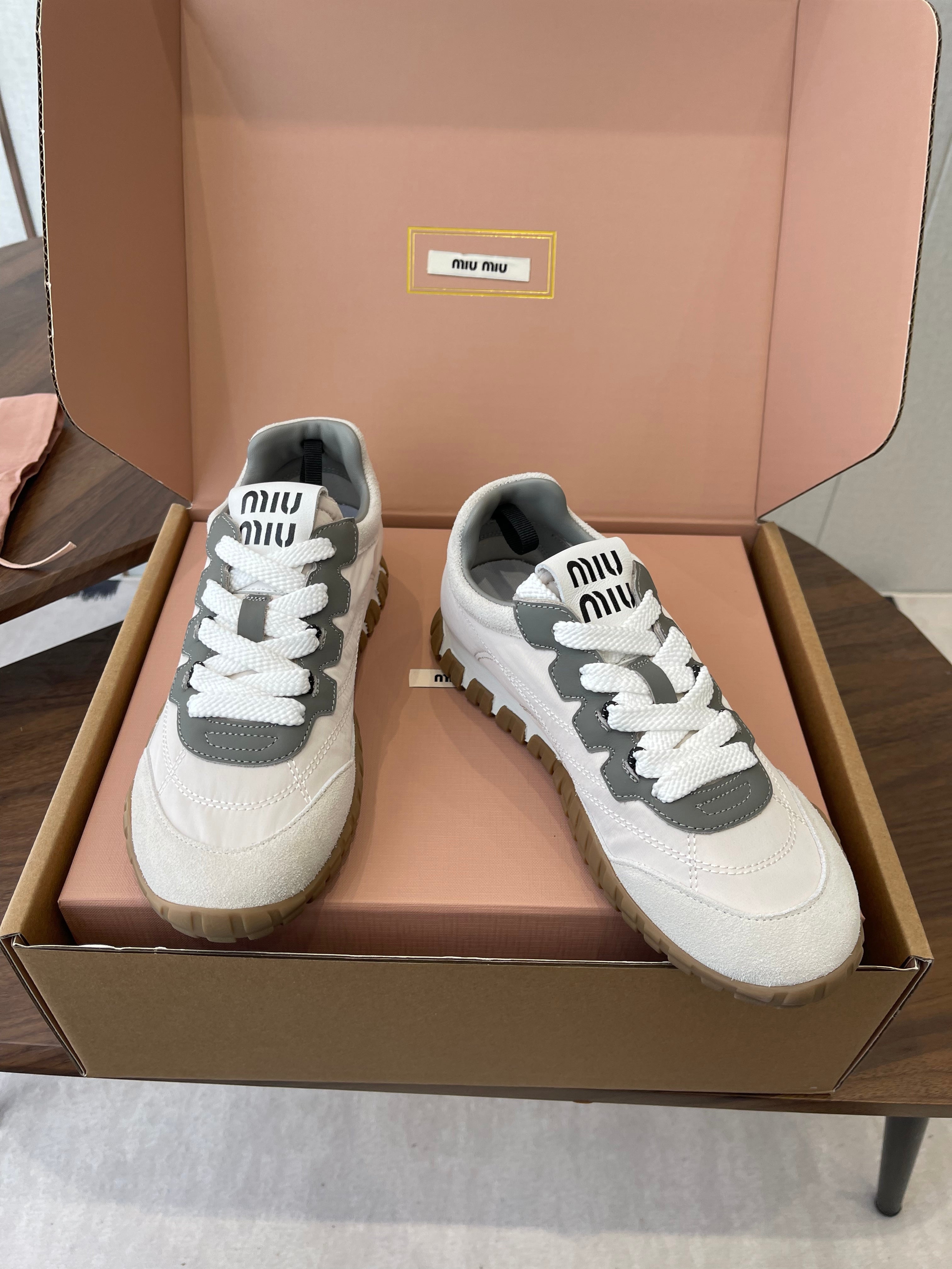 M-Sneakers