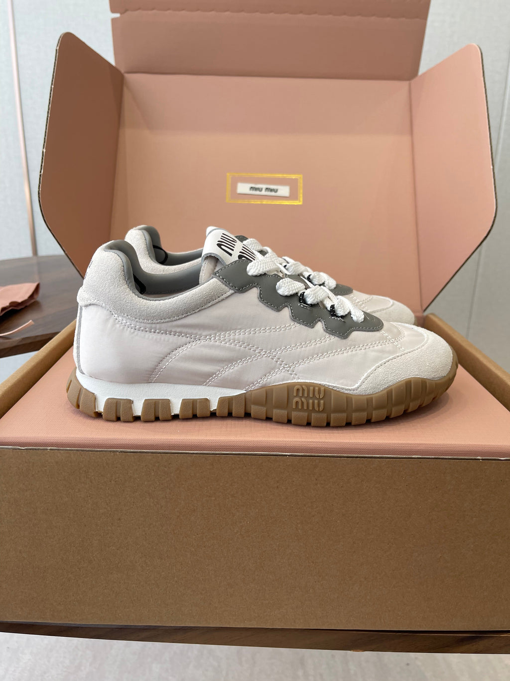 M-Sneakers