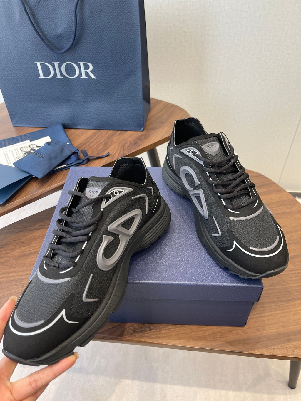 D-Sneakers