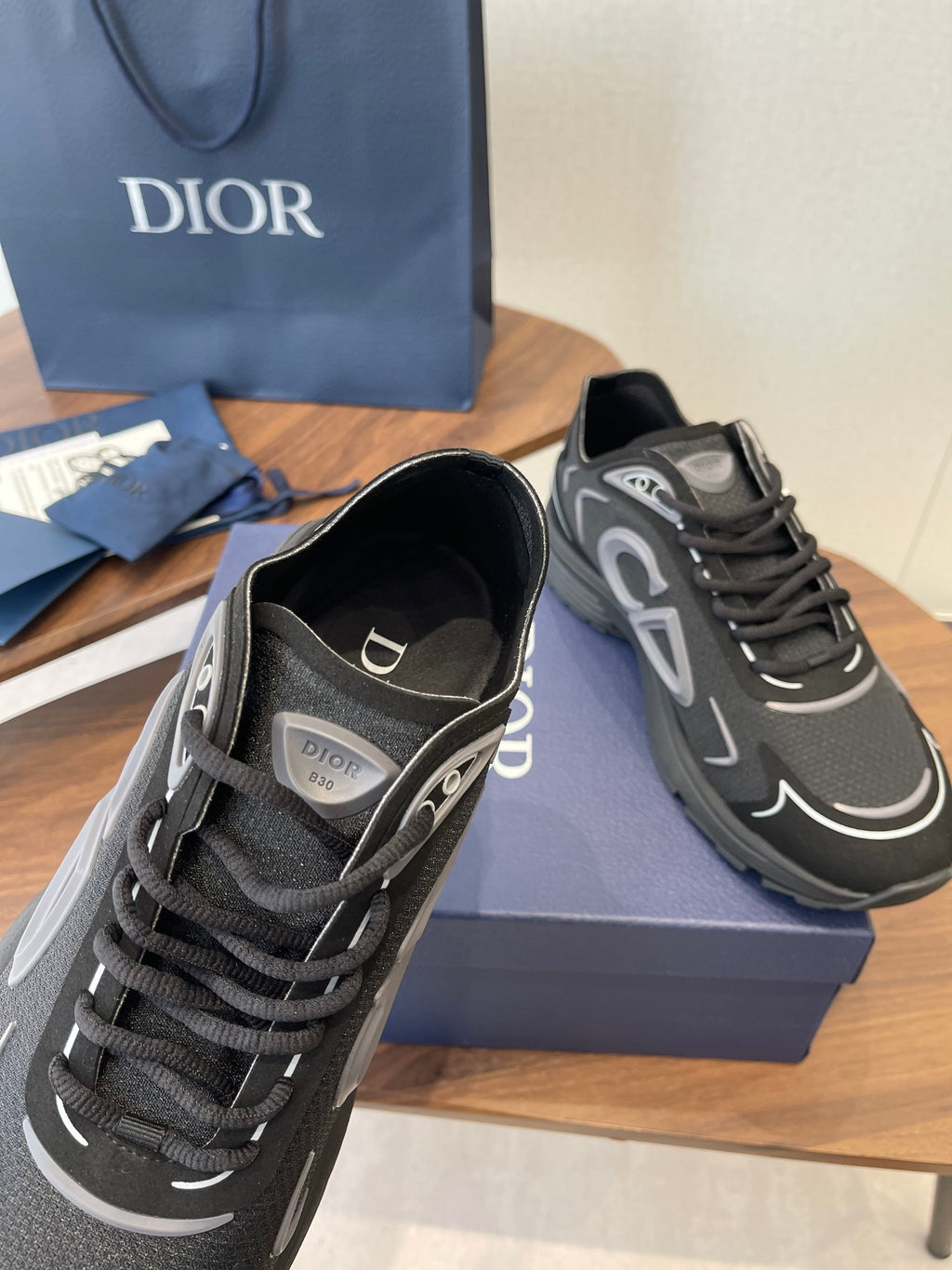 D-Sneakers