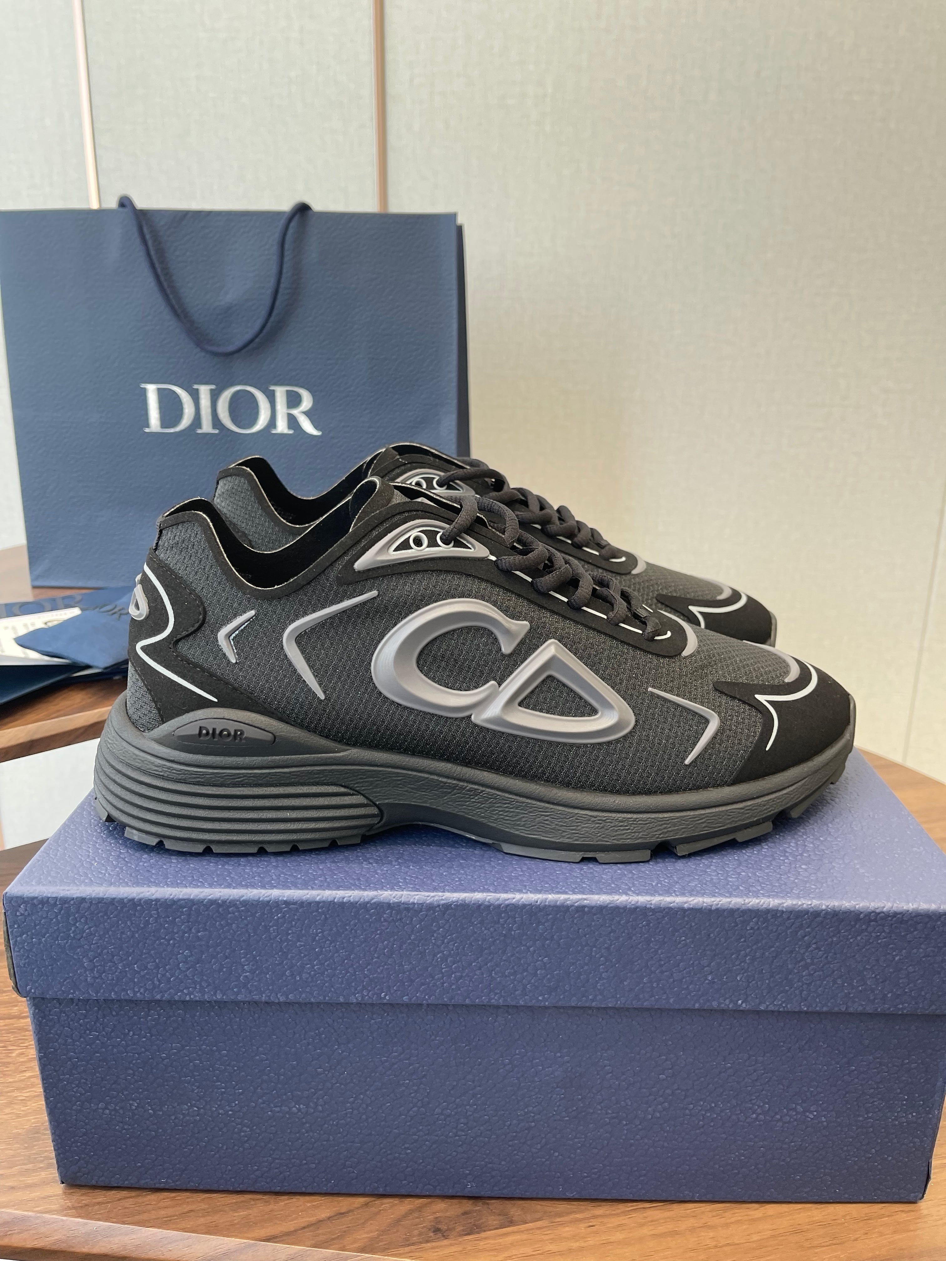 D-Sneakers