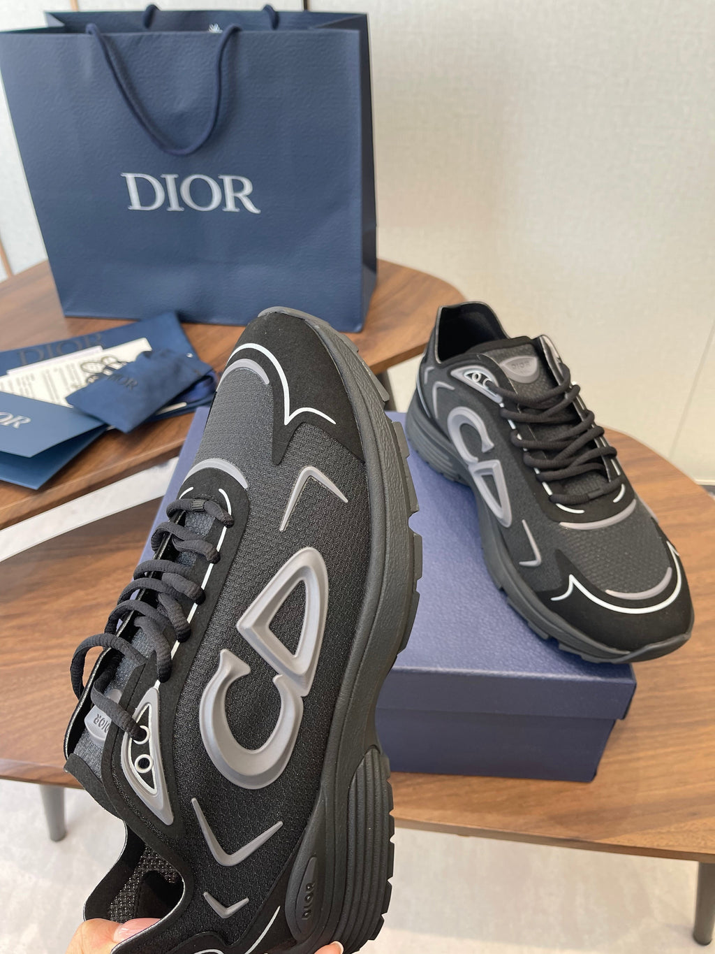 D-Sneakers