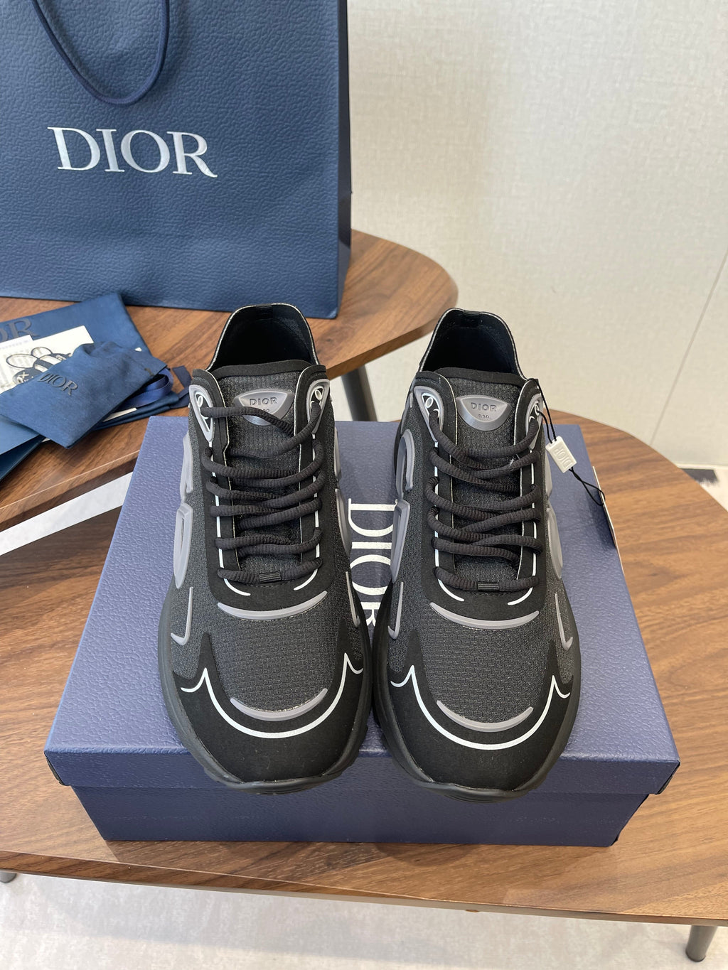 D-Sneakers