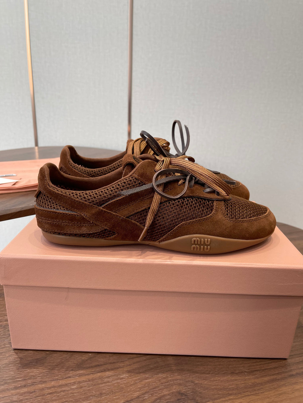 M-Sneakers