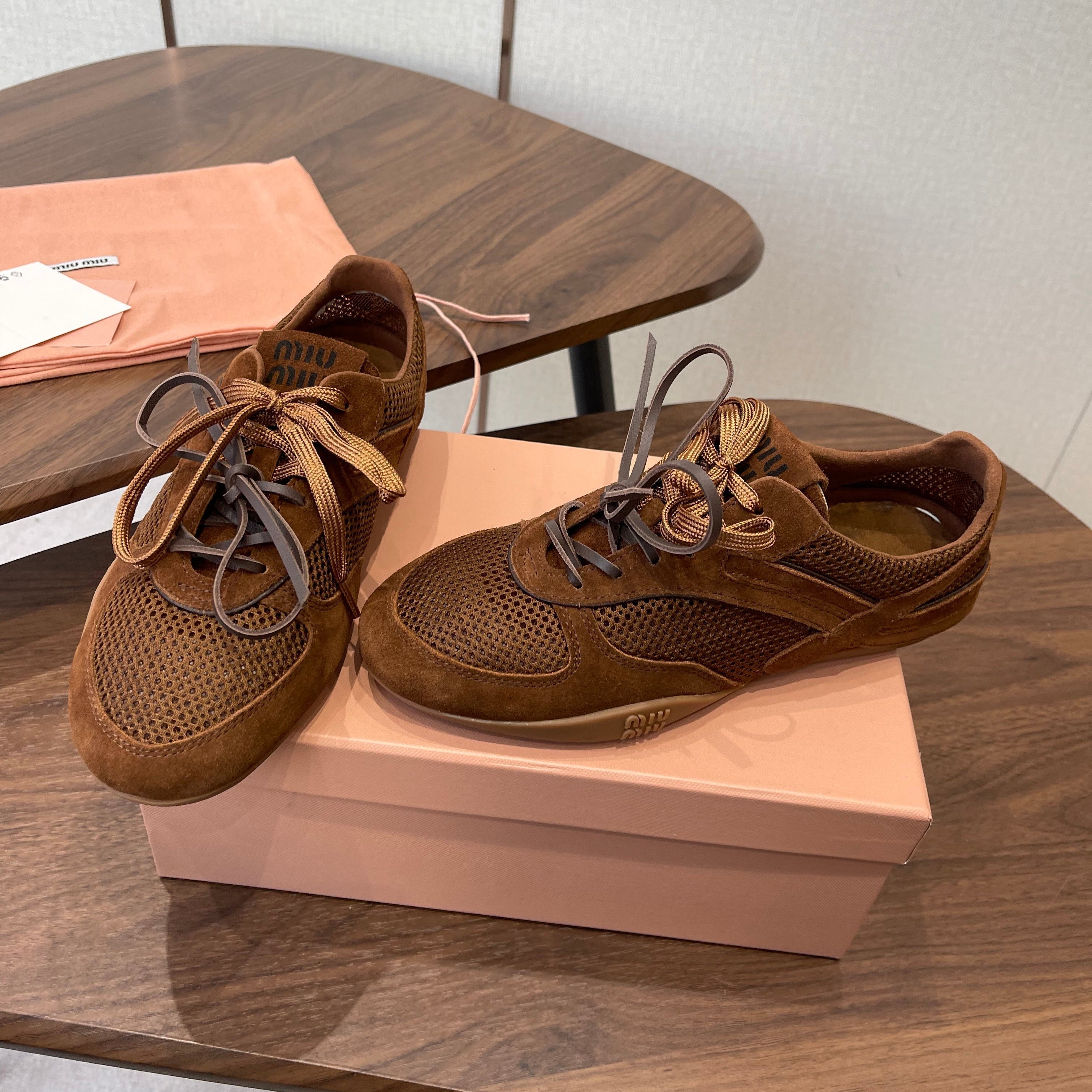 M-Sneakers