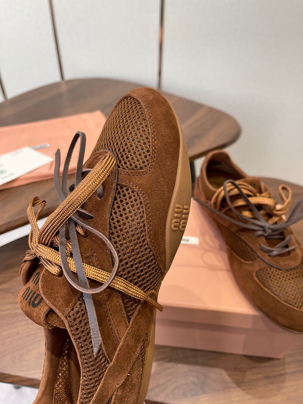 M-Sneakers