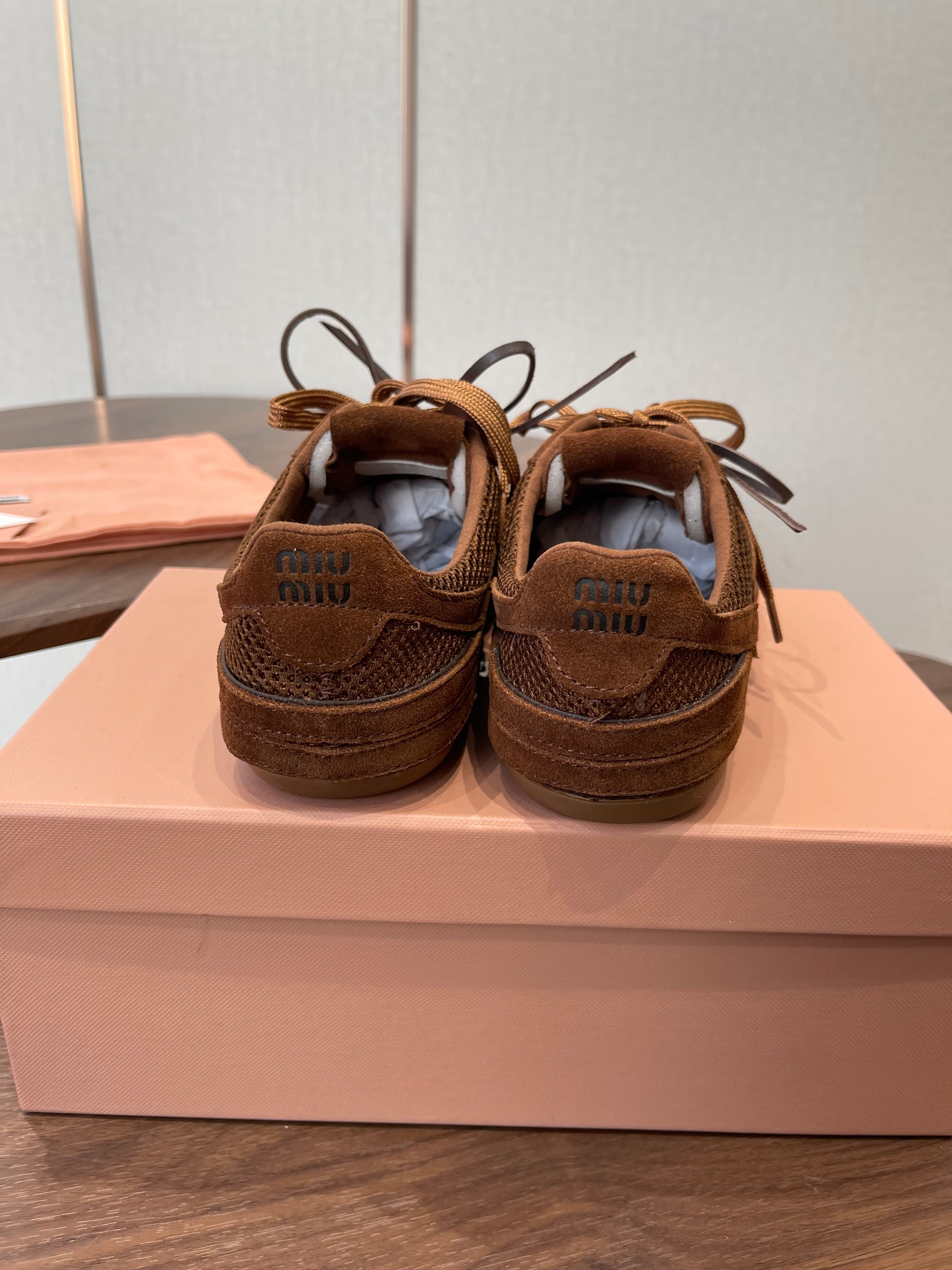 M-Sneakers