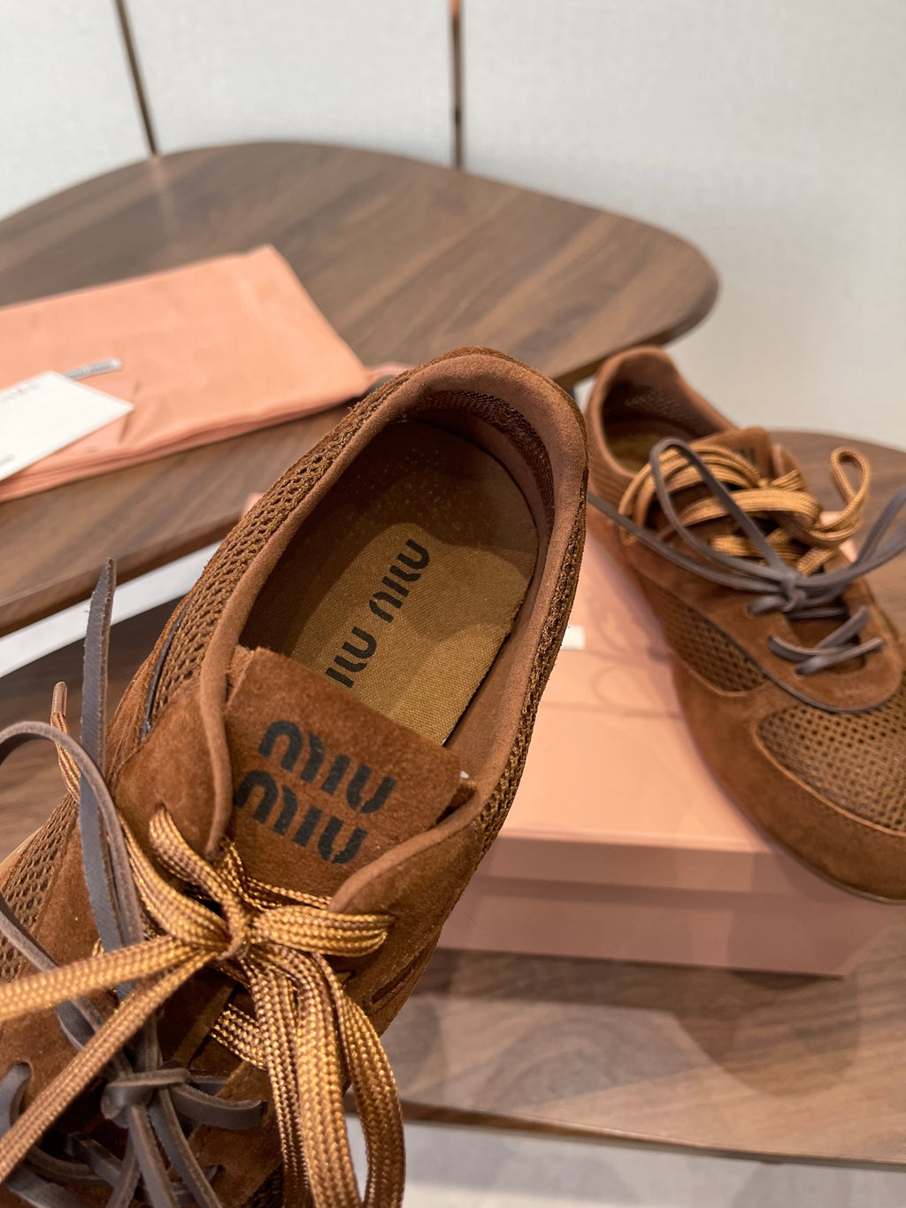 M-Sneakers