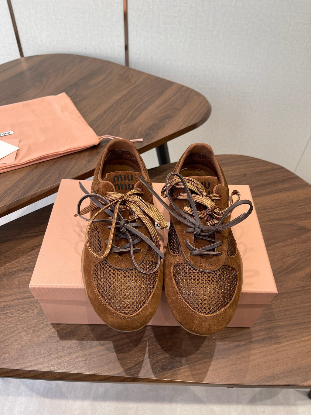 M-Sneakers